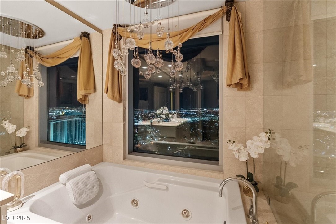 Las Vegas, Nevada 89109, United States, 2 Bedrooms Bedrooms, ,2 BathroomsBathrooms,Residential,Active,195945