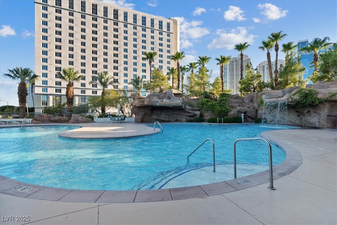 Las Vegas, Nevada 89109, United States, 2 Bedrooms Bedrooms, ,2 BathroomsBathrooms,Residential,Active,195945