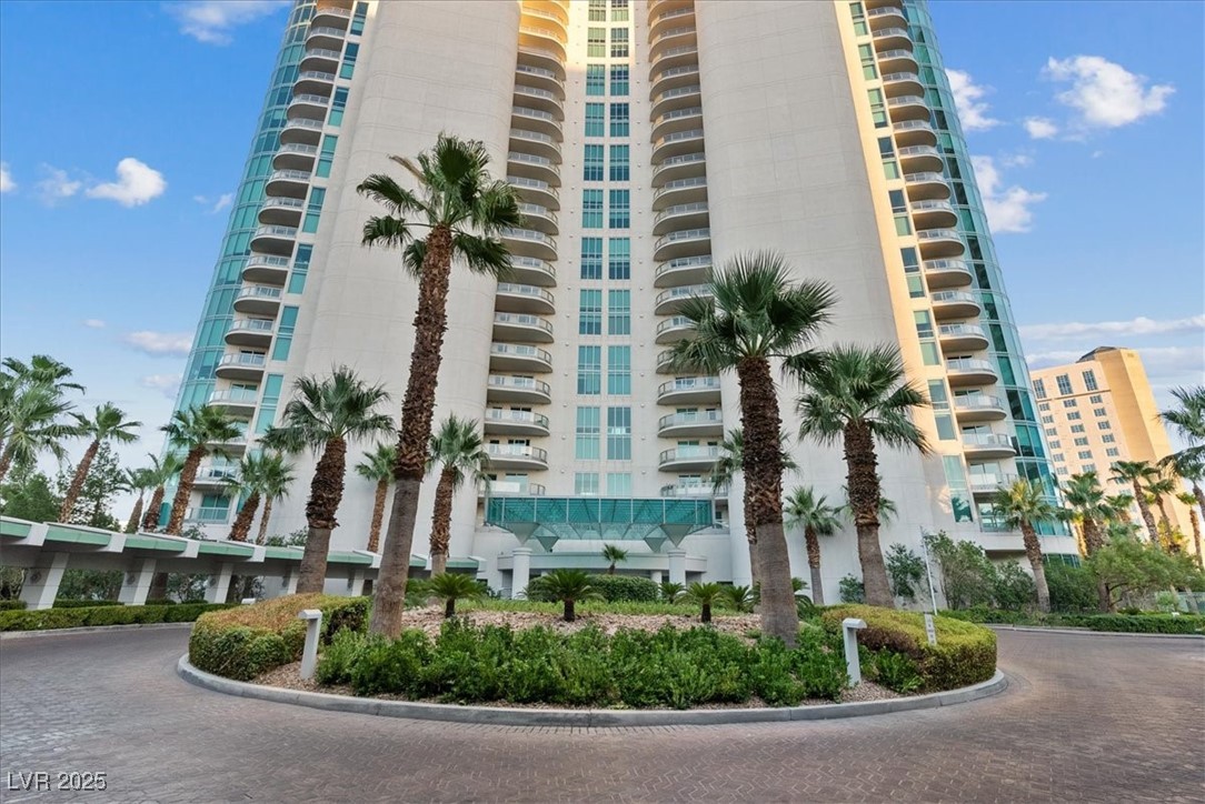 Las Vegas, Nevada 89109, United States, 2 Bedrooms Bedrooms, ,2 BathroomsBathrooms,Residential,Active,195945