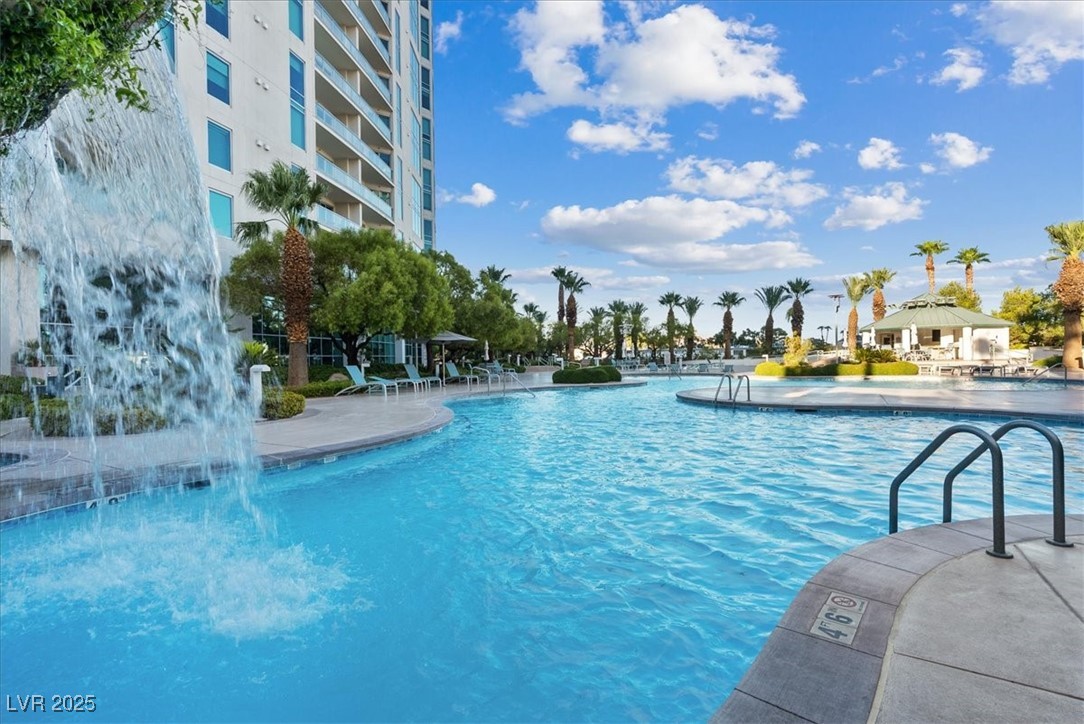 Las Vegas, Nevada 89109, United States, 2 Bedrooms Bedrooms, ,2 BathroomsBathrooms,Residential,Active,195945