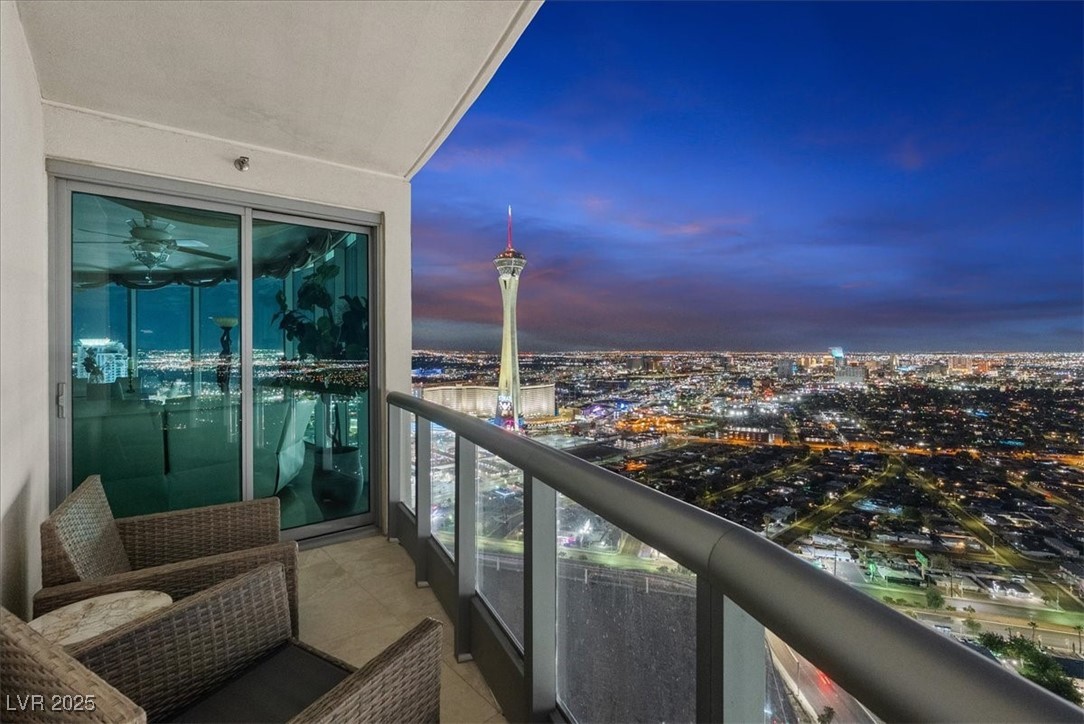 Las Vegas, Nevada 89109, United States, 2 Bedrooms Bedrooms, ,2 BathroomsBathrooms,Residential,Active,195945