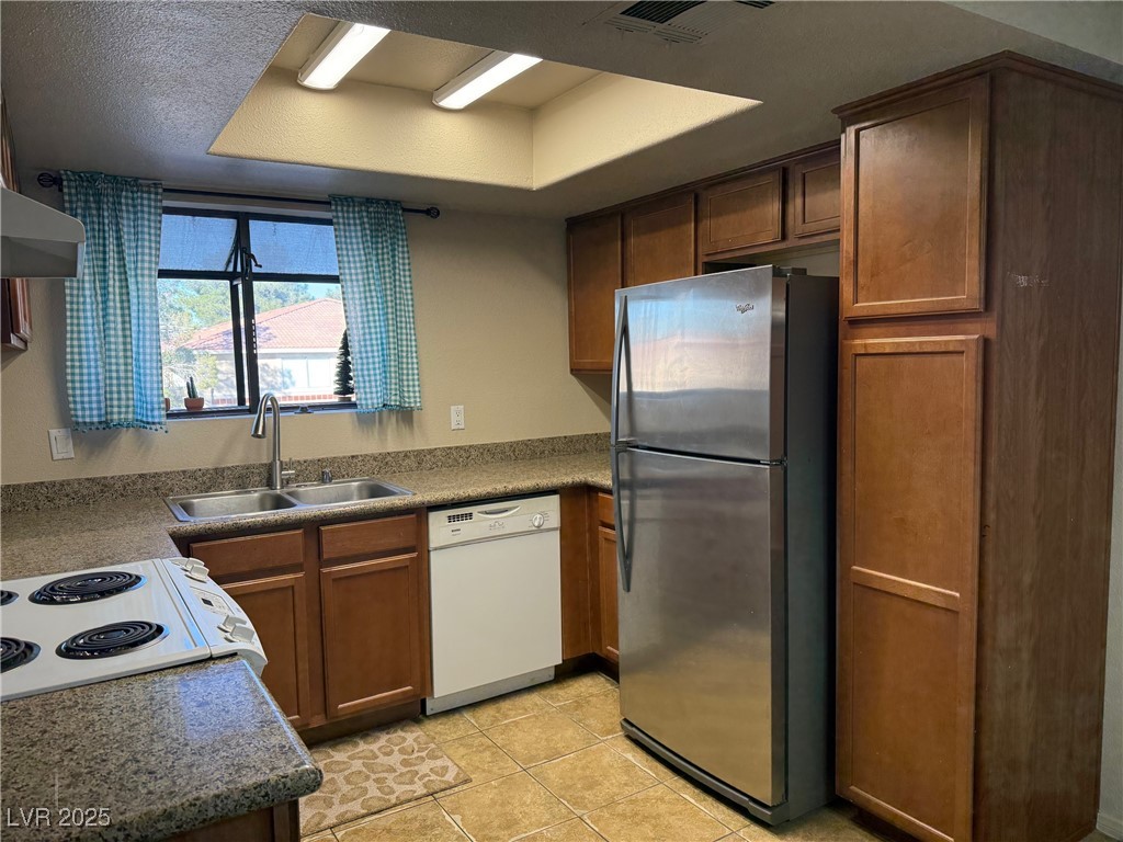 7200 Pirates Cove Road 2004