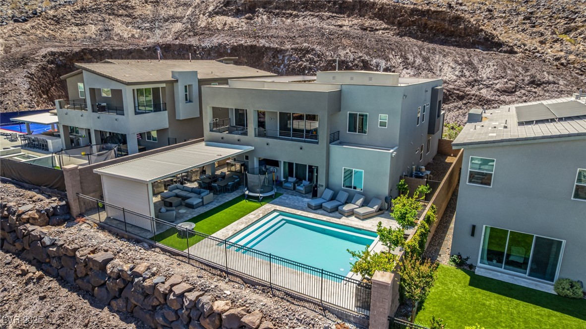 302 Watteau Court