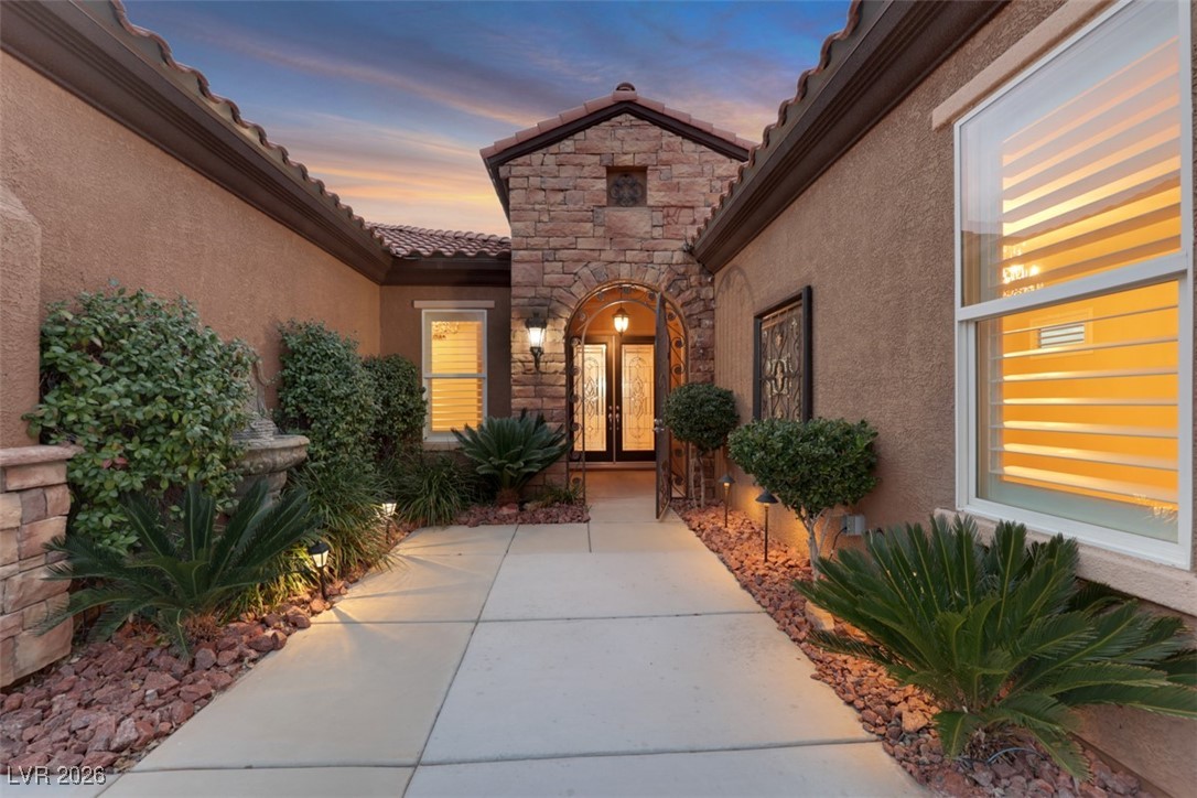 2175 Sandstone Cliffs Drive