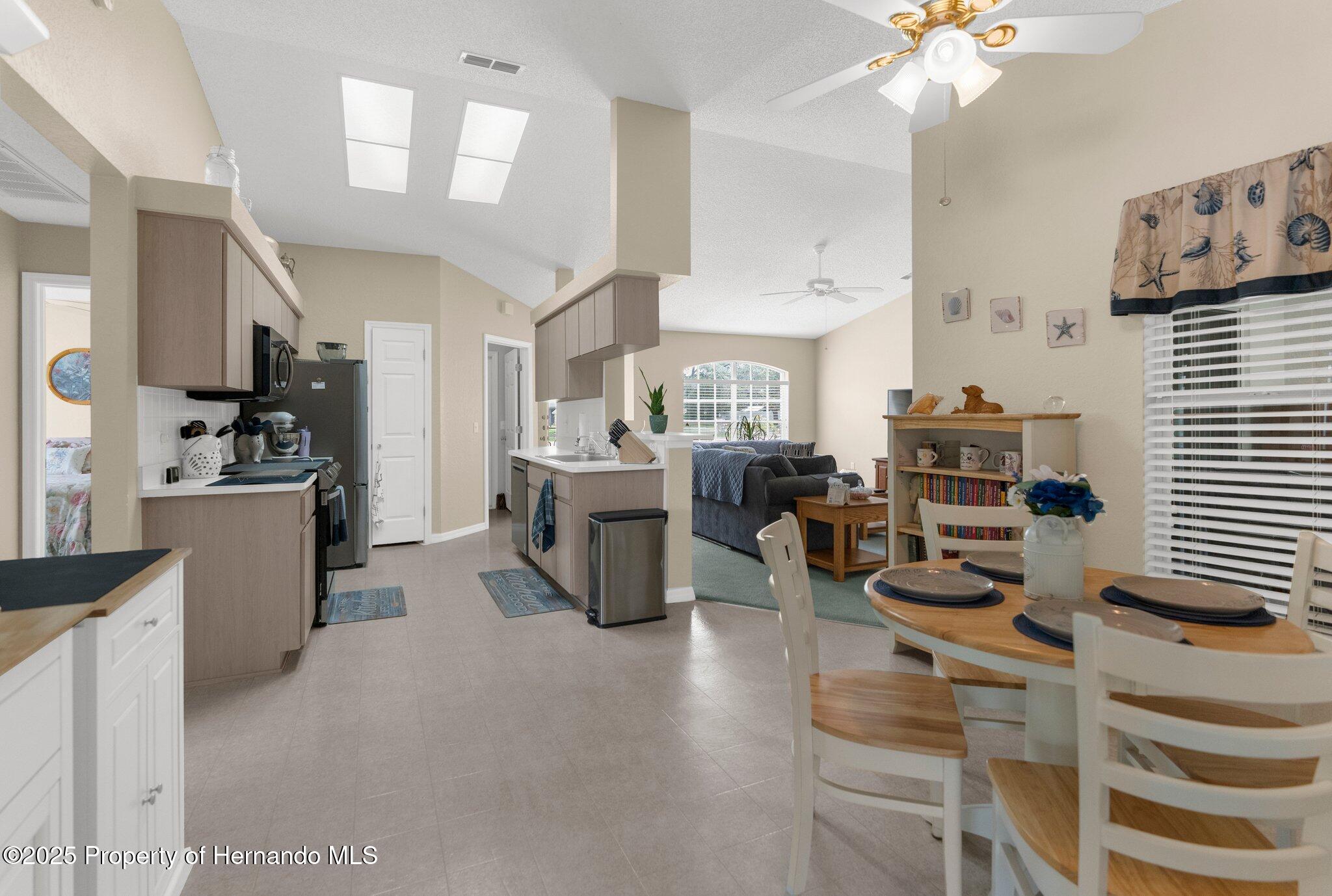 2585 Waterfall Drive, Spring Hill, Florida image 31