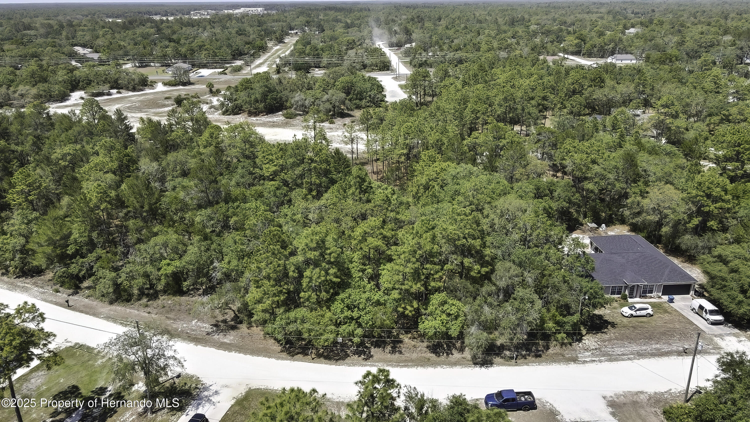 10489 Maybird Avenue, Weeki Wachee, Florida image 2