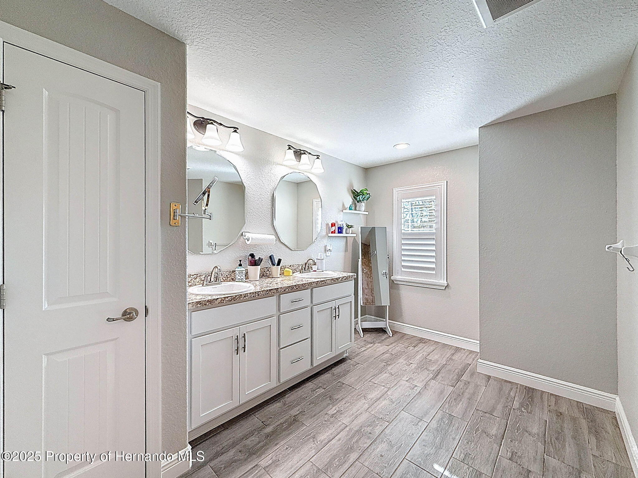 11160 Gyrafalcon Avenue, Weeki Wachee, Florida image 30