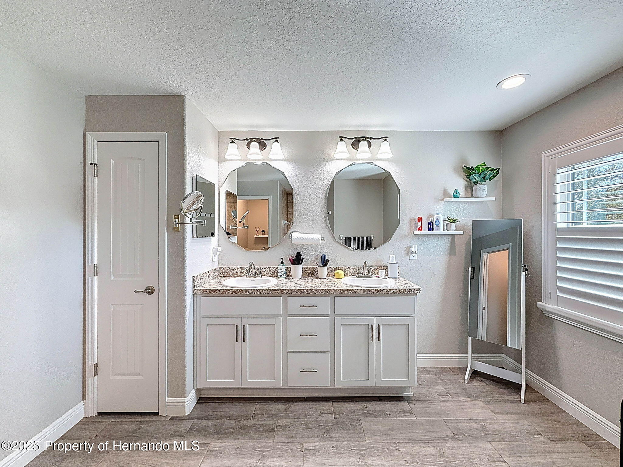 11160 Gyrafalcon Avenue, Weeki Wachee, Florida image 31