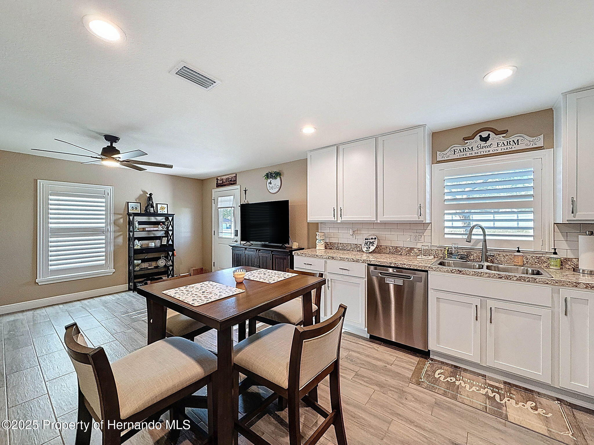 11160 Gyrafalcon Avenue, Weeki Wachee, Florida image 44
