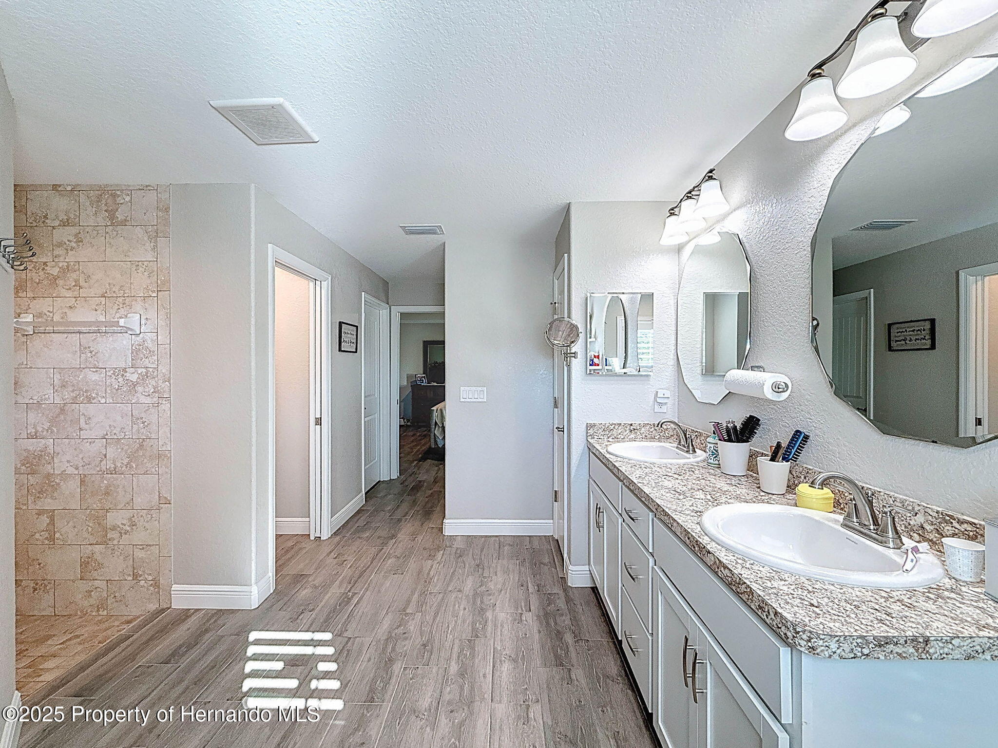 11160 Gyrafalcon Avenue, Weeki Wachee, Florida image 32
