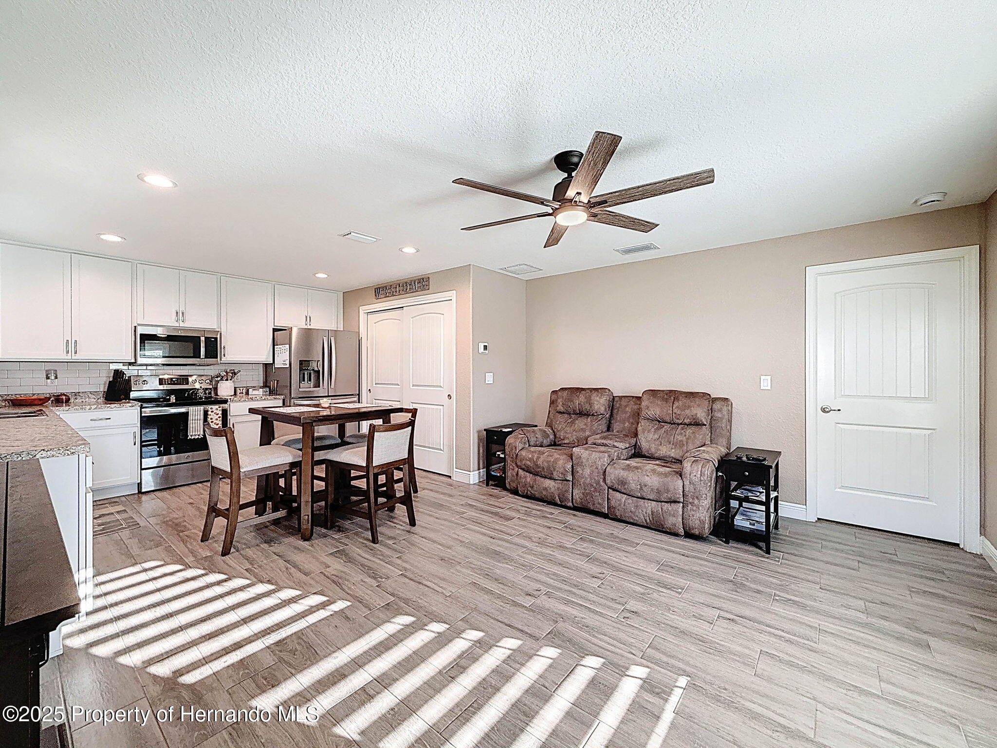 11160 Gyrafalcon Avenue, Weeki Wachee, Florida image 40