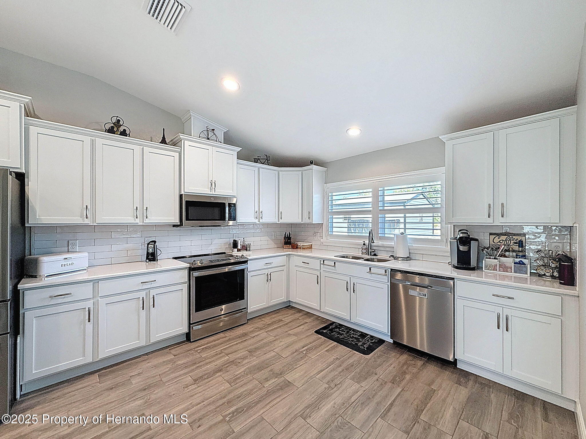 11160 Gyrafalcon Avenue, Weeki Wachee, Florida image 18