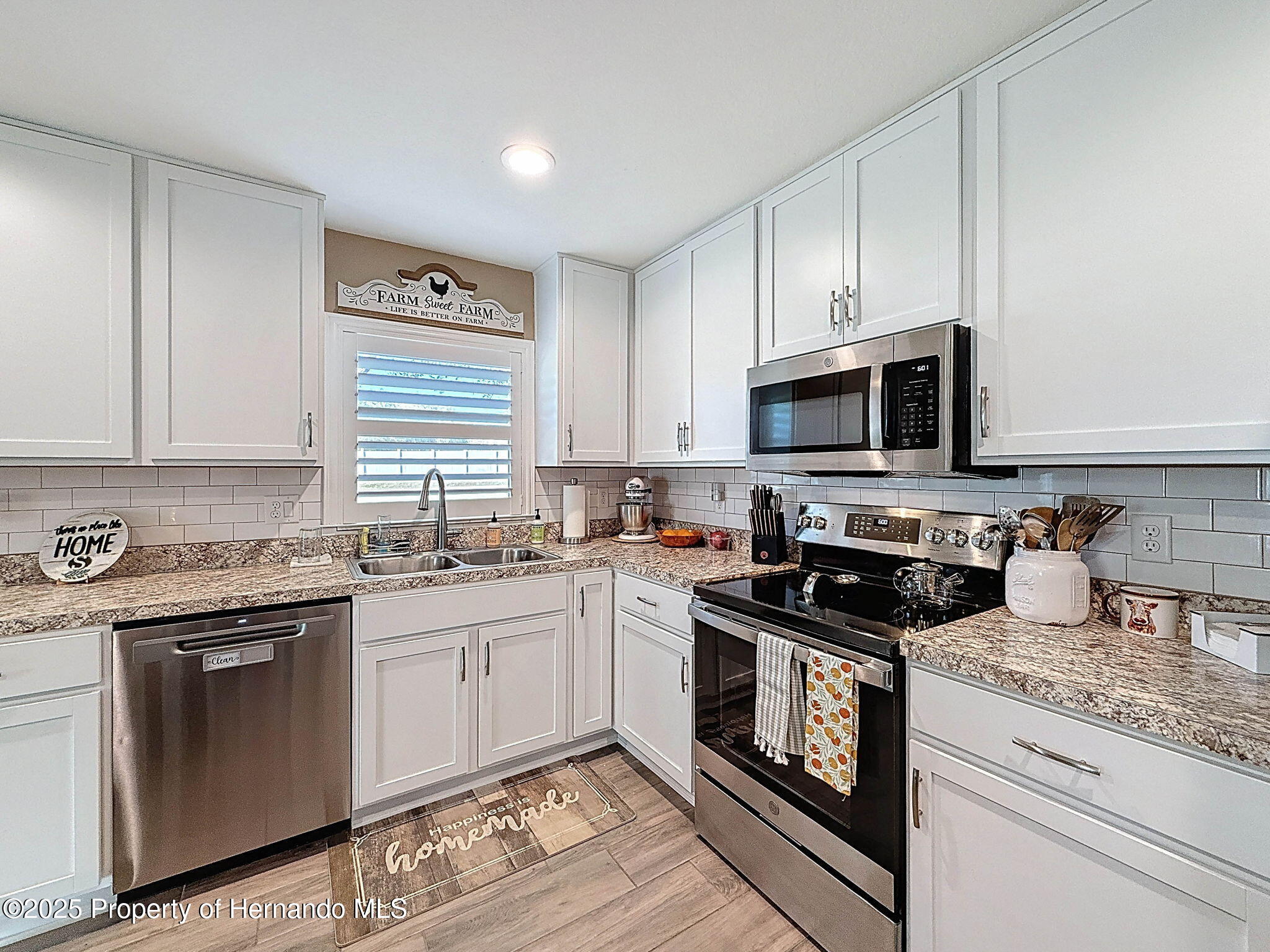 11160 Gyrafalcon Avenue, Weeki Wachee, Florida image 43