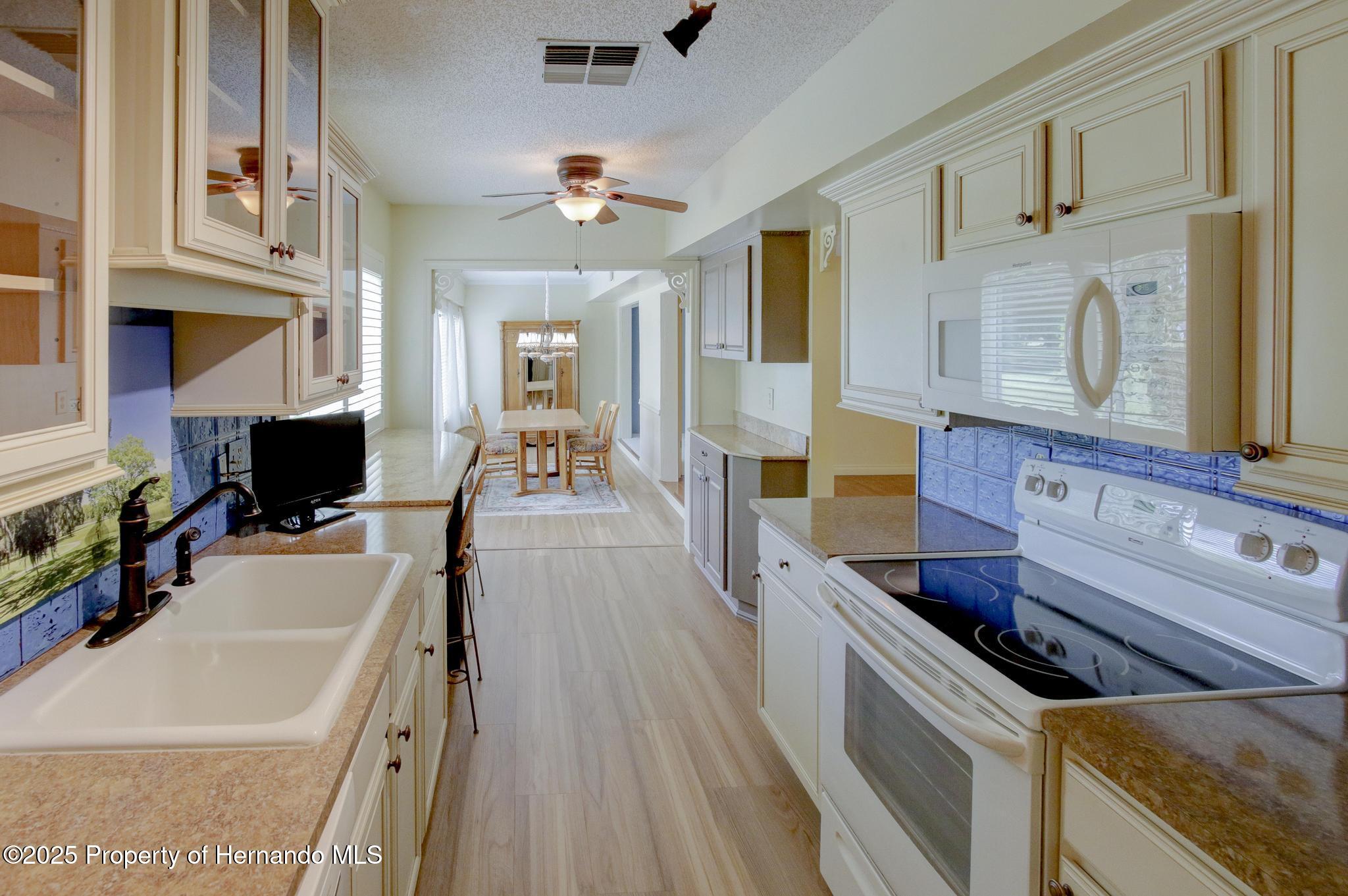 7662 St Andrews Boulevard, Weeki Wachee, Florida image 27