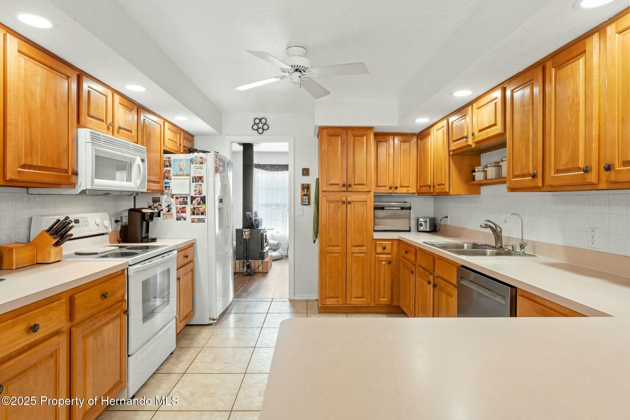 5329 Utopia Place, Brooksville, Florida image 11