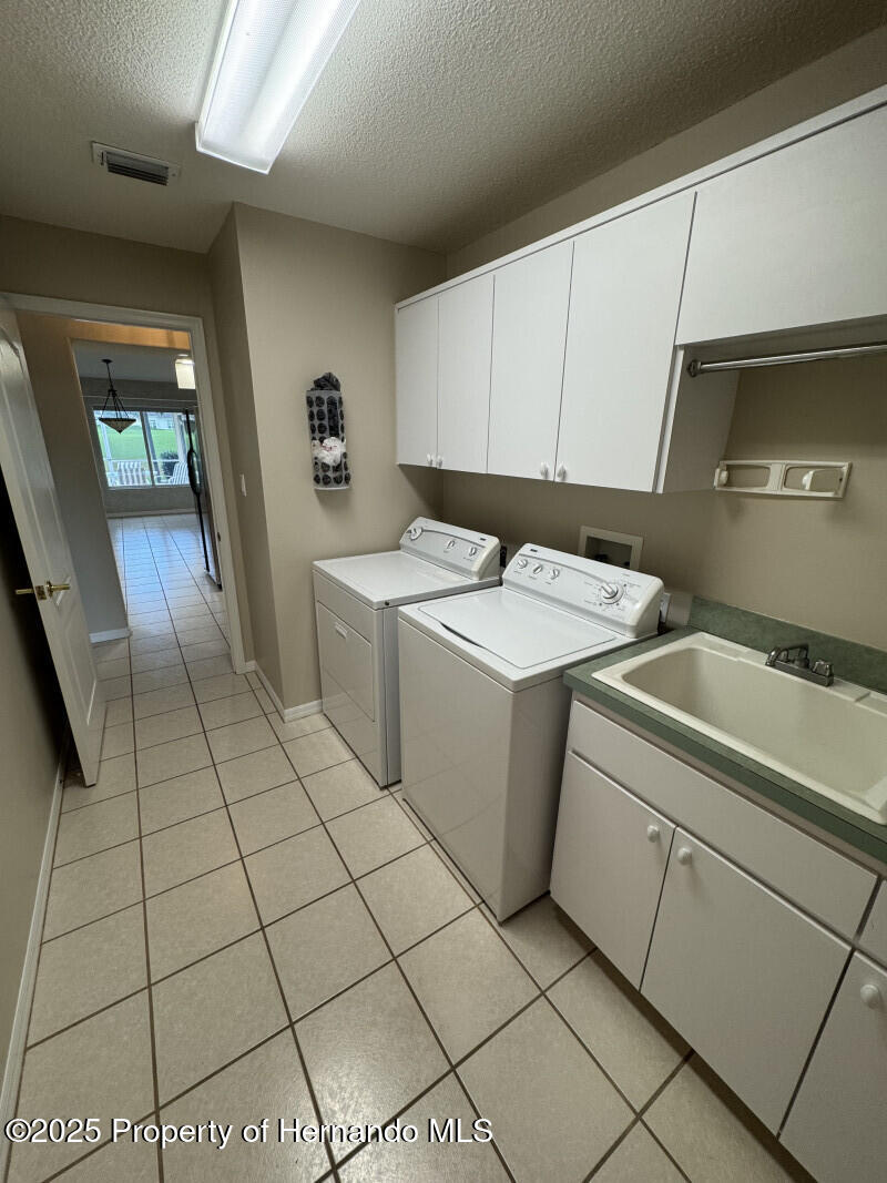 2300 Whisper Walk Drive, Spring Hill, Florida image 10