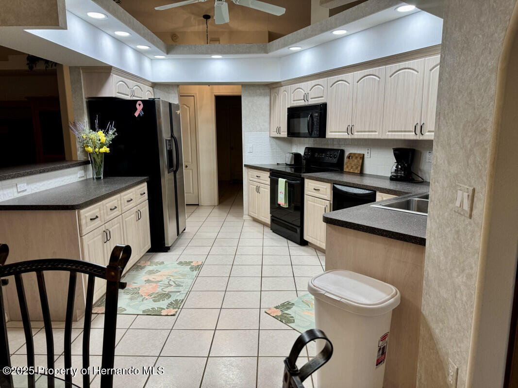 2300 Whisper Walk Drive, Spring Hill, Florida image 6