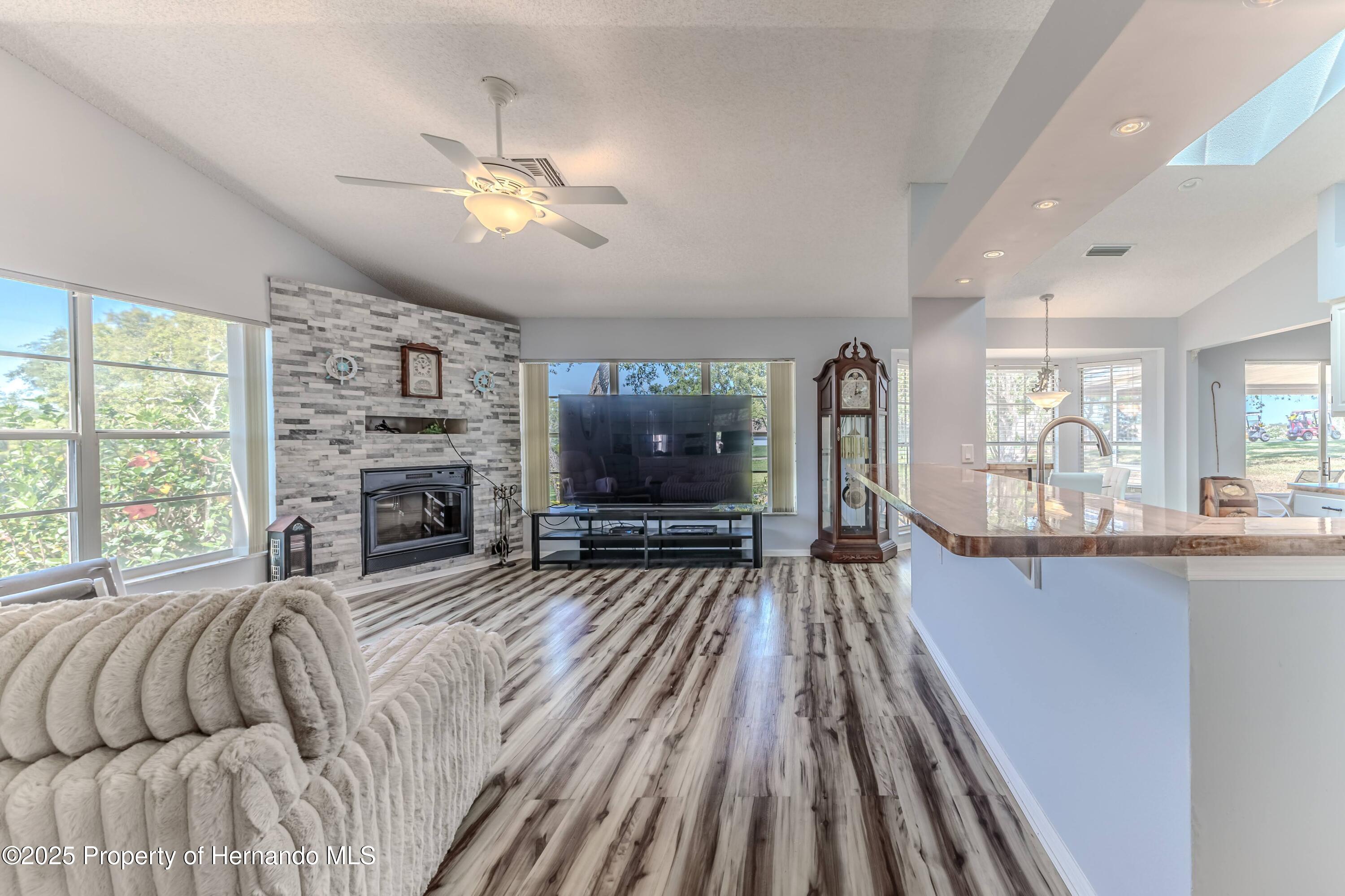2327 Morning Glory Trail, Spring Hill, Florida image 18