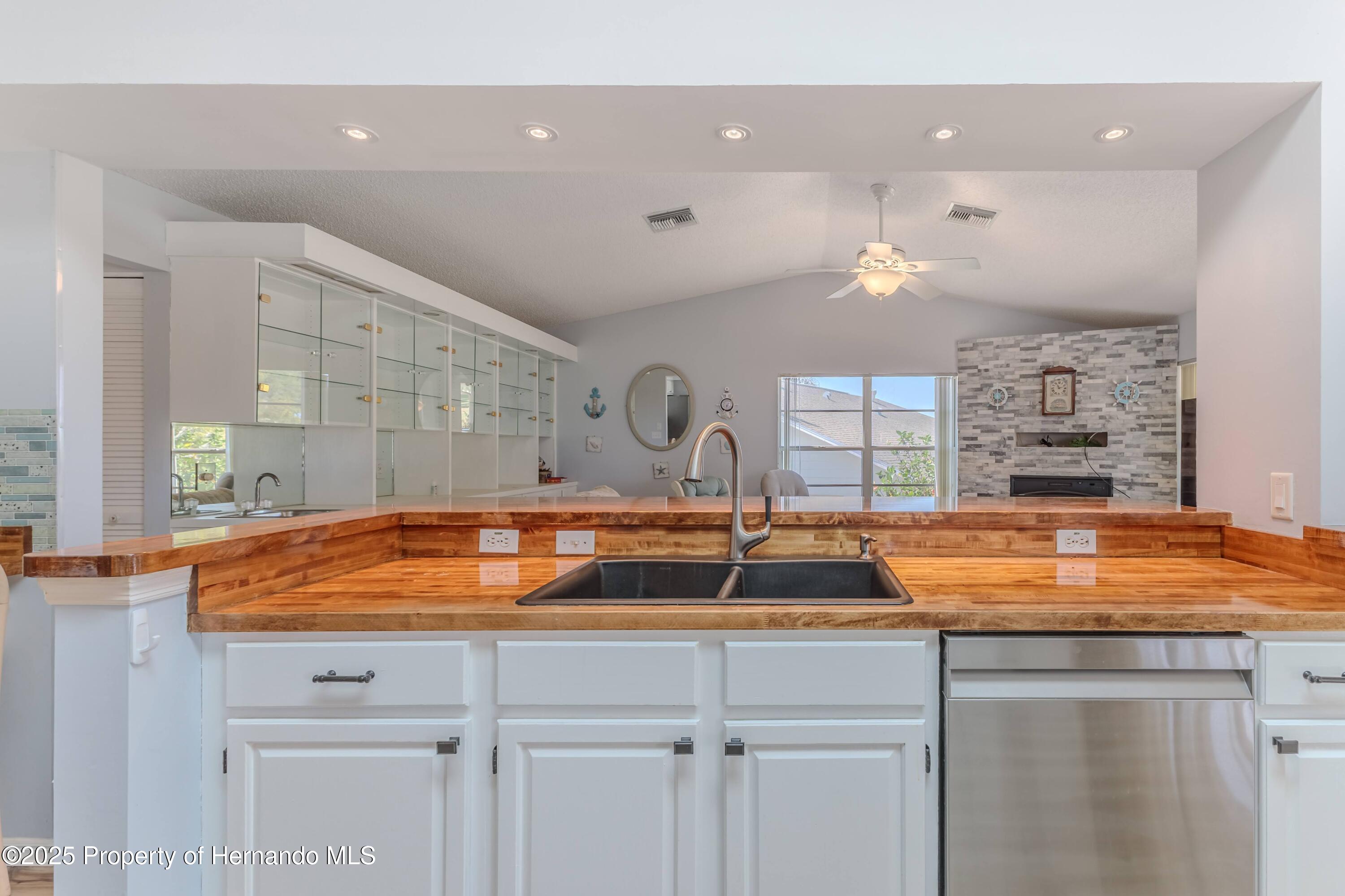 2327 Morning Glory Trail, Spring Hill, Florida image 25