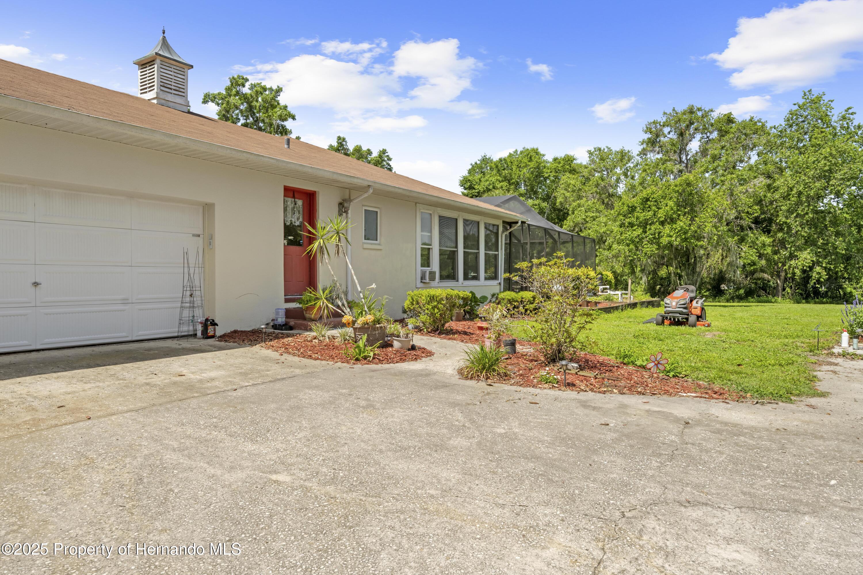 10193 Wallien Drive, Brooksville, Florida image 9