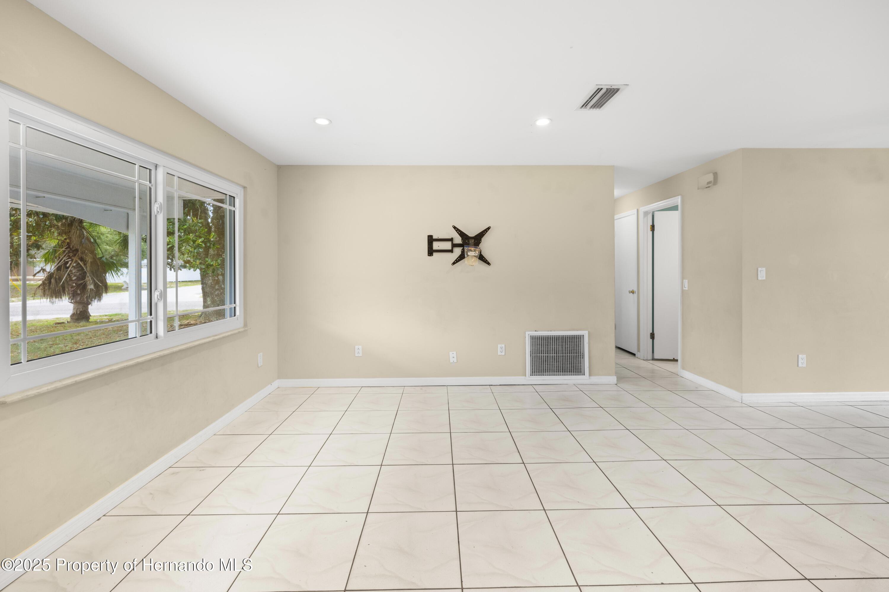 1569 Larkin Road, Spring Hill, Florida image 8