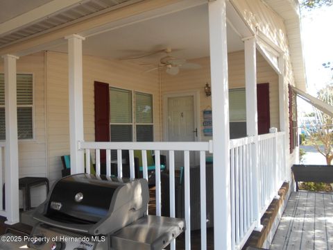 Homes For Sale - 8305 Weatherford Avenue<br/> Brooksville, FL 34613