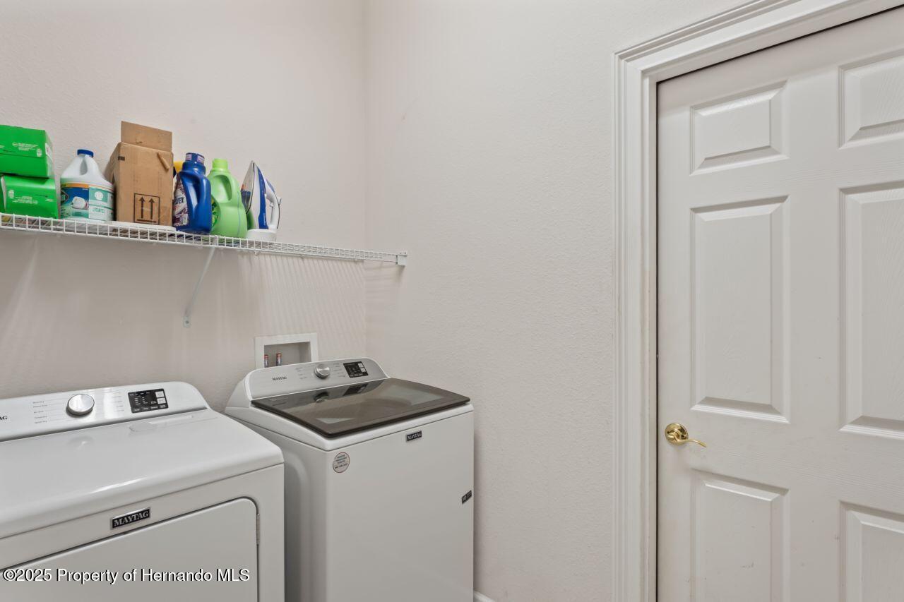 9398 Burnam Drive, Weeki Wachee, Florida image 40