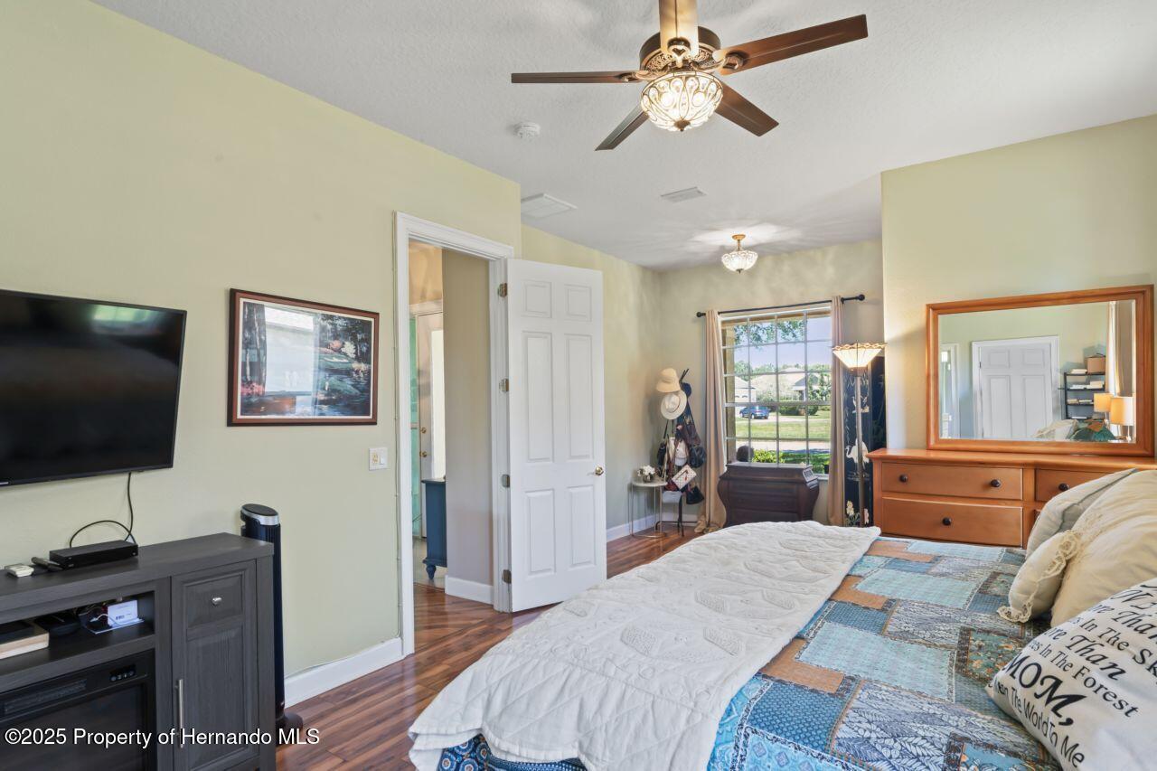 9398 Burnam Drive, Weeki Wachee, Florida image 26