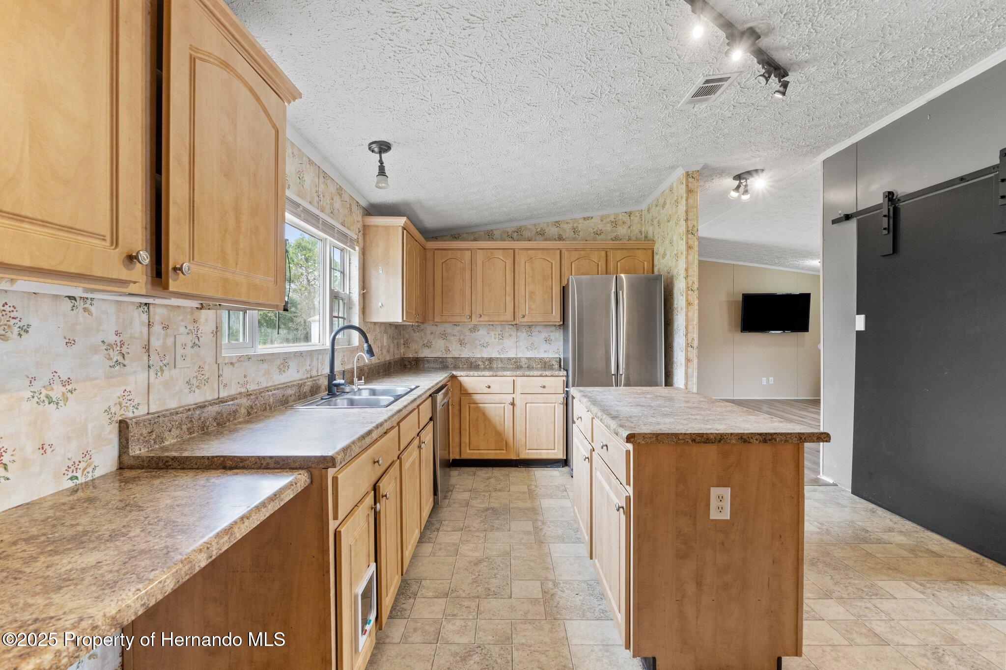 16119 Naples Street, Brooksville, Florida image 3