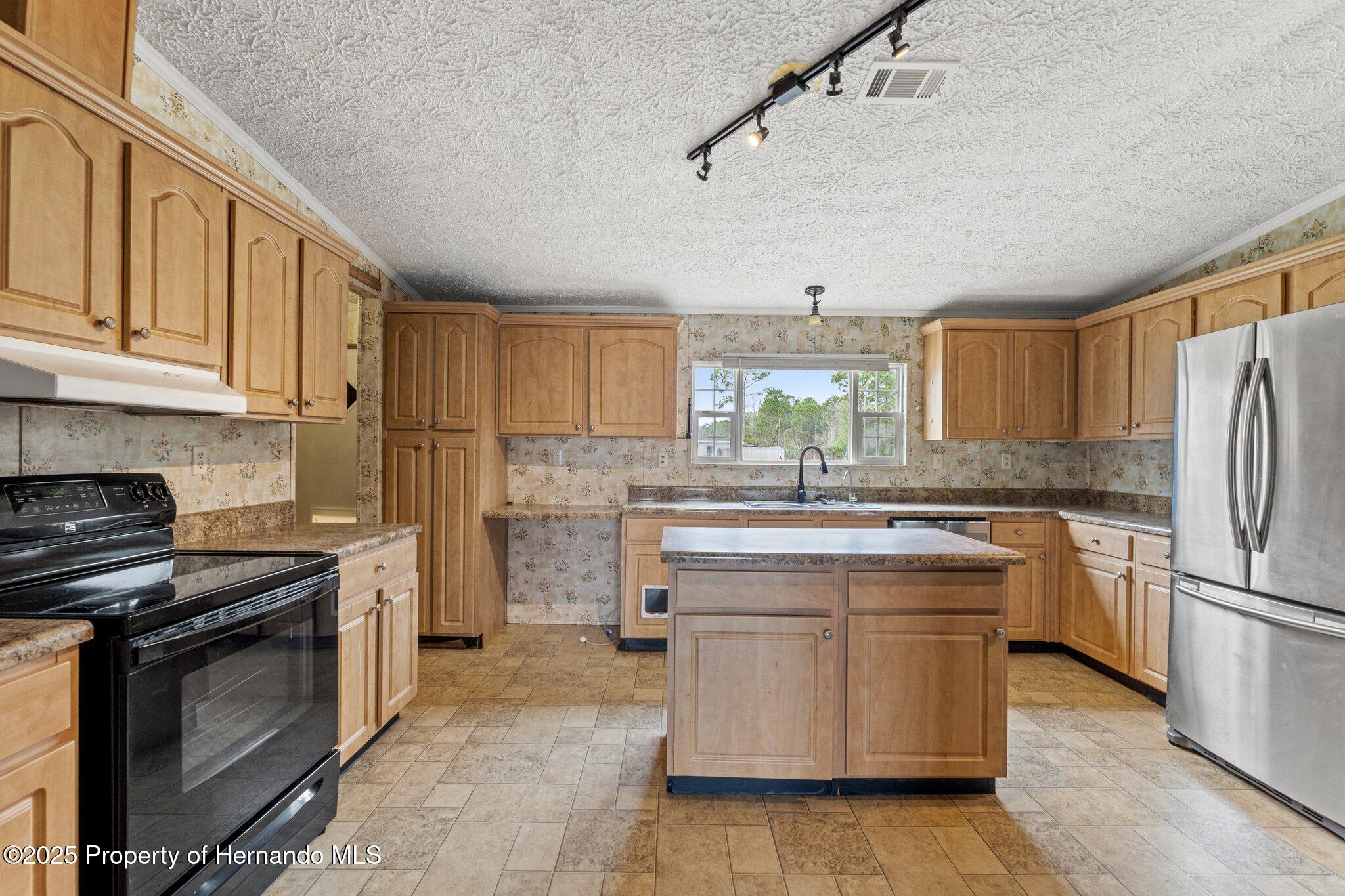 16119 Naples Street, Brooksville, Florida image 5