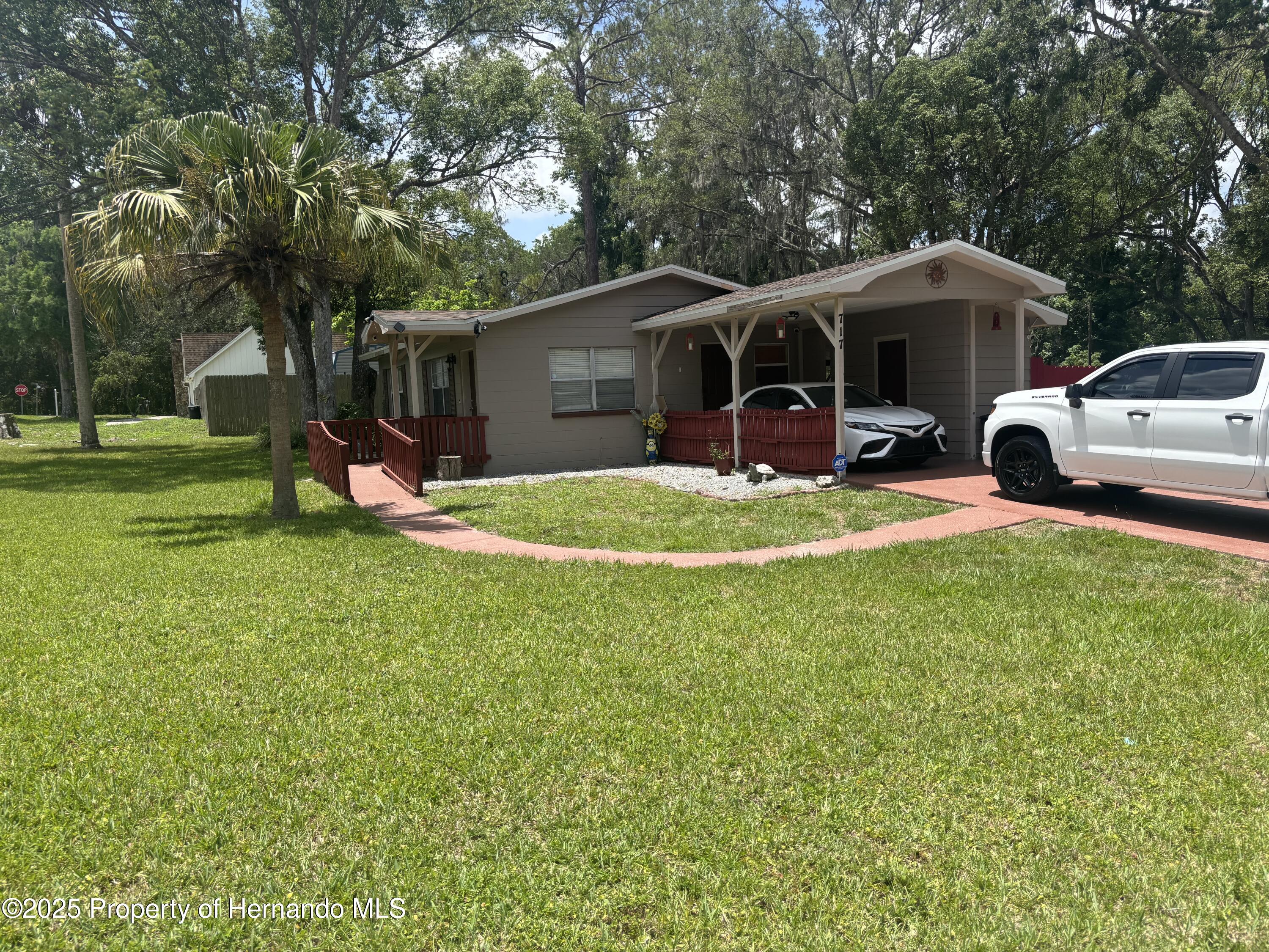 717 Whiteway Drive, Brooksville, Florida image 4