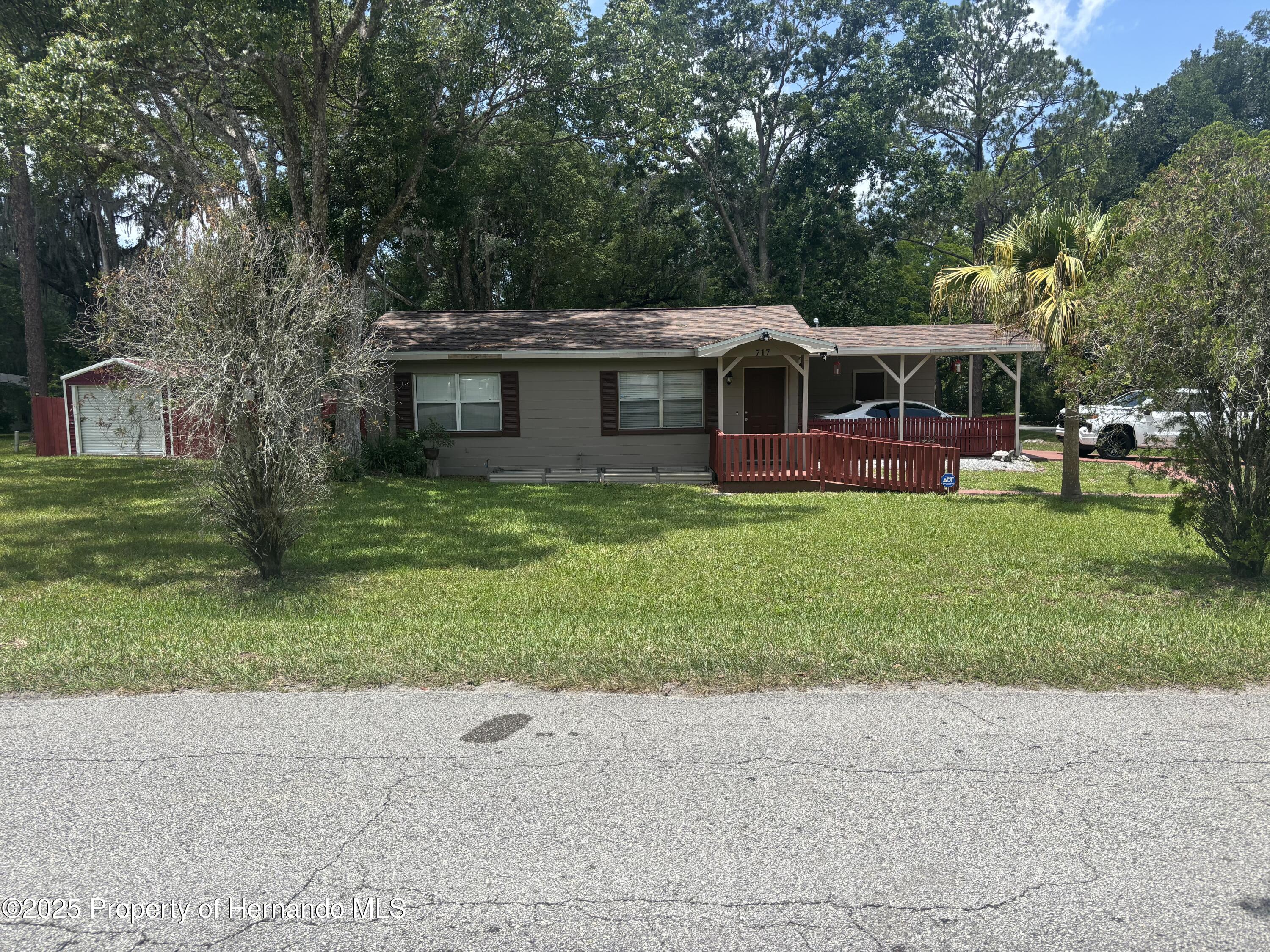 717 Whiteway Drive, Brooksville, Florida image 2