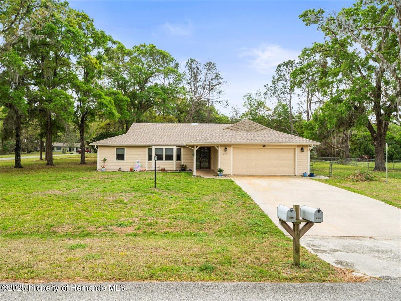 24104 Peppermill Drive, Brooksville, Florida image 2