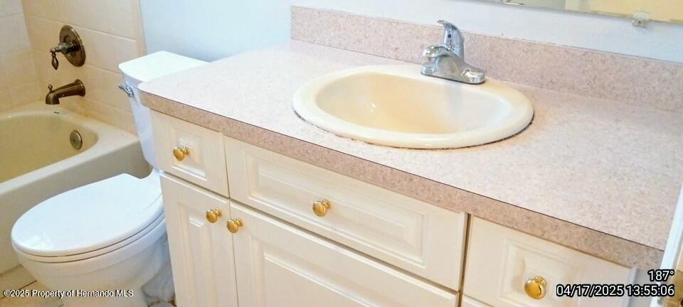 12437 Drayton Drive, Spring Hill, Florida image 27