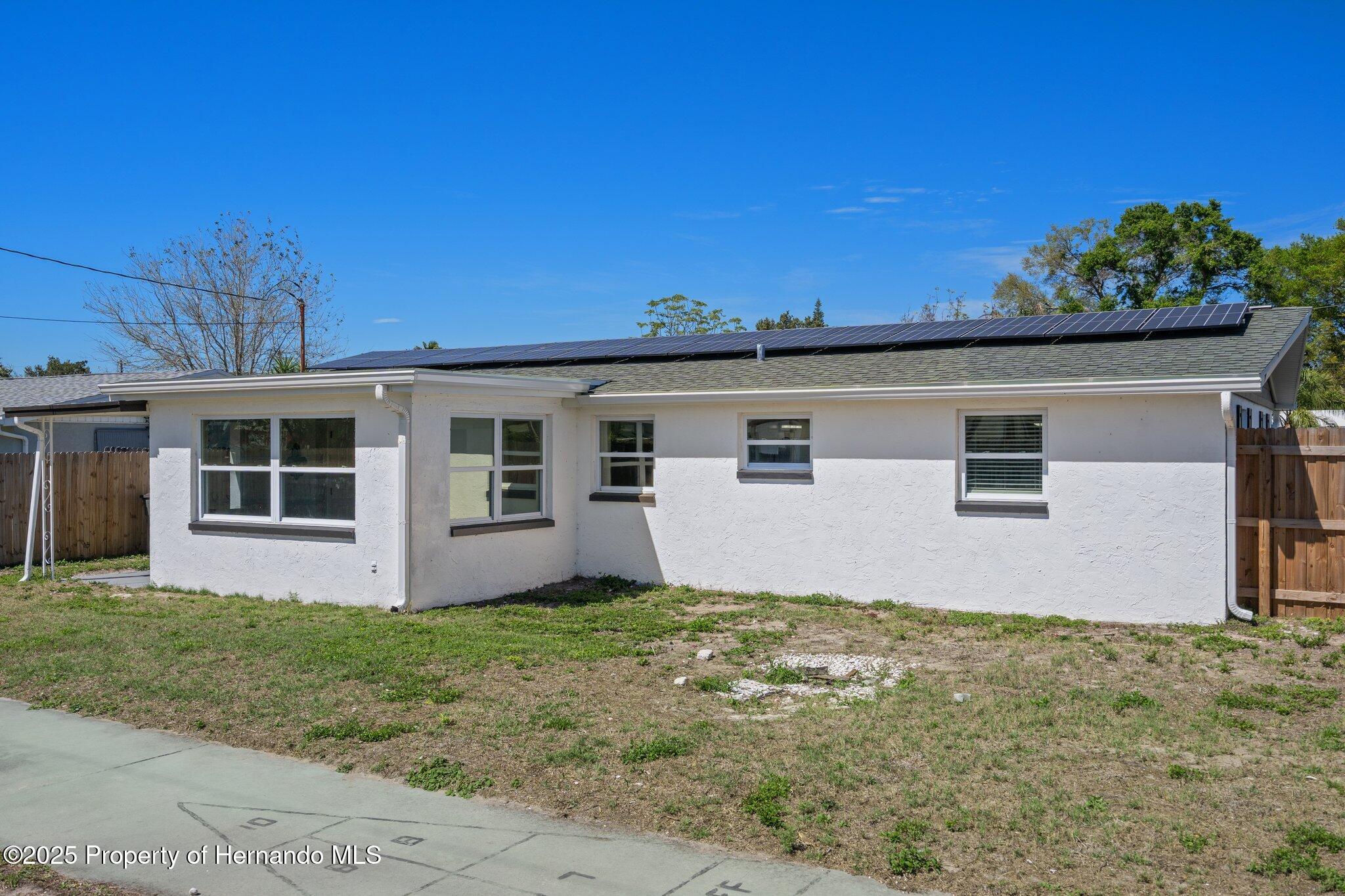 4750 Foothill Drive, Holiday, Florida image 29
