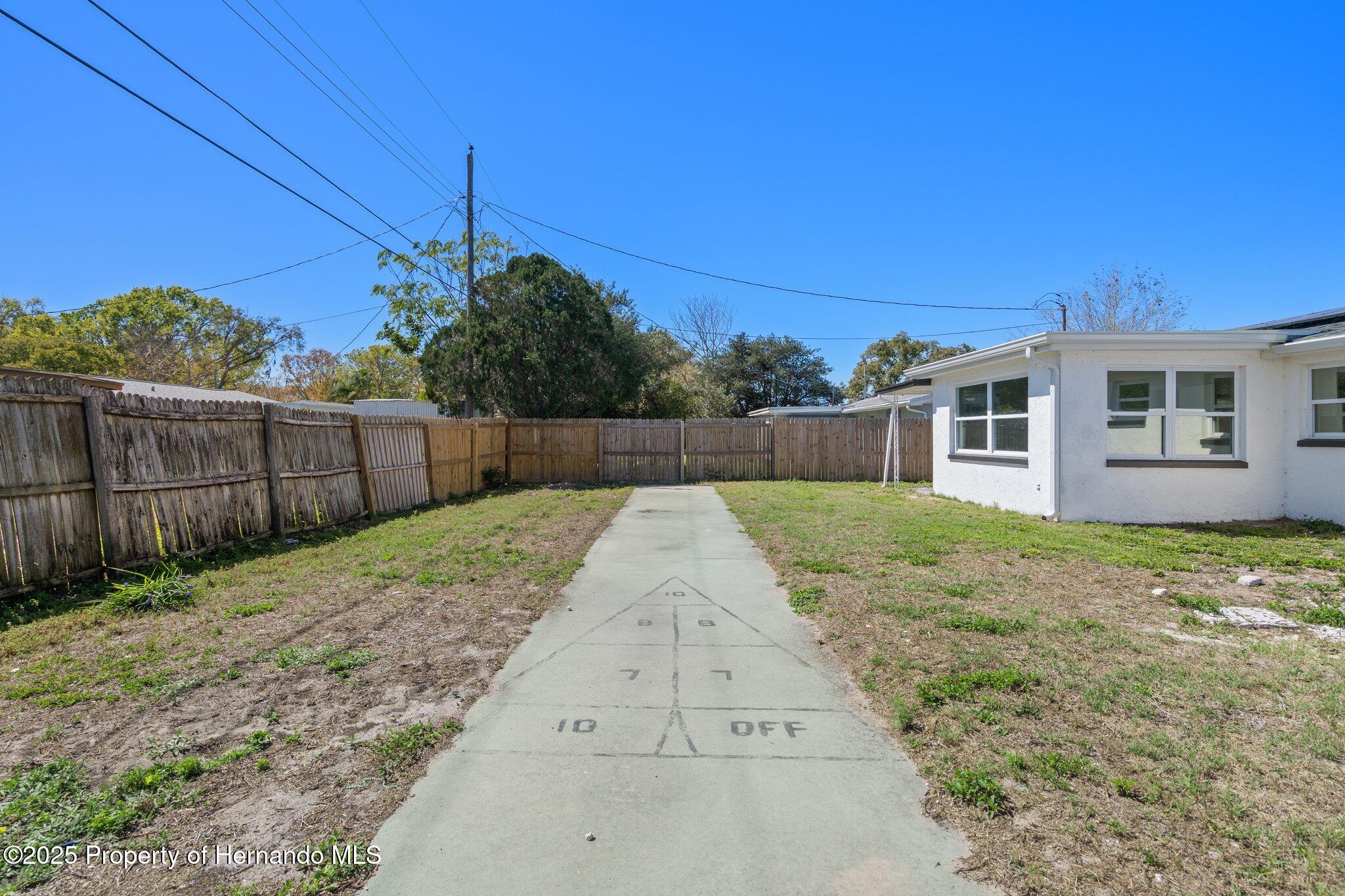 4750 Foothill Drive, Holiday, Florida image 31