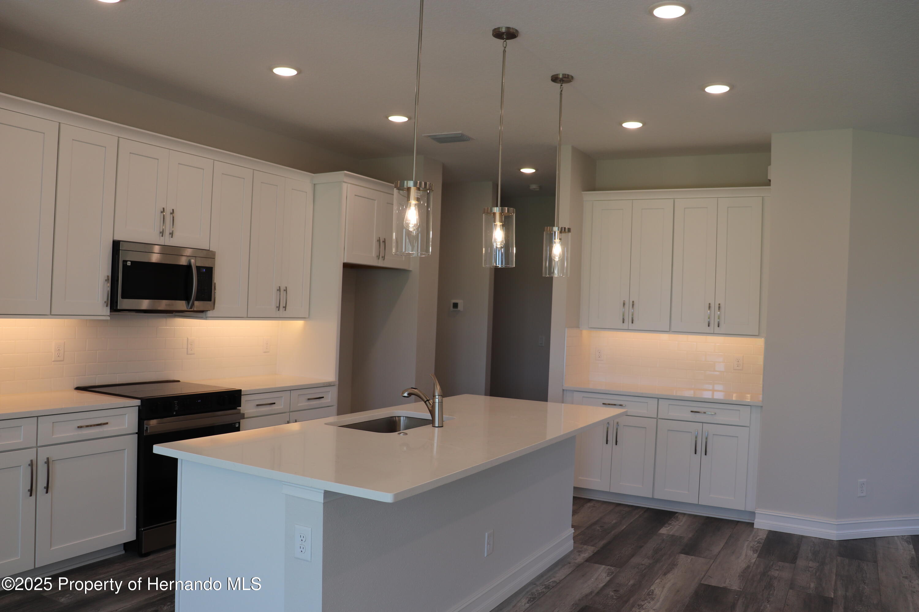 1032 E Allegrie Drive, Beverly Hills, Florida image 6