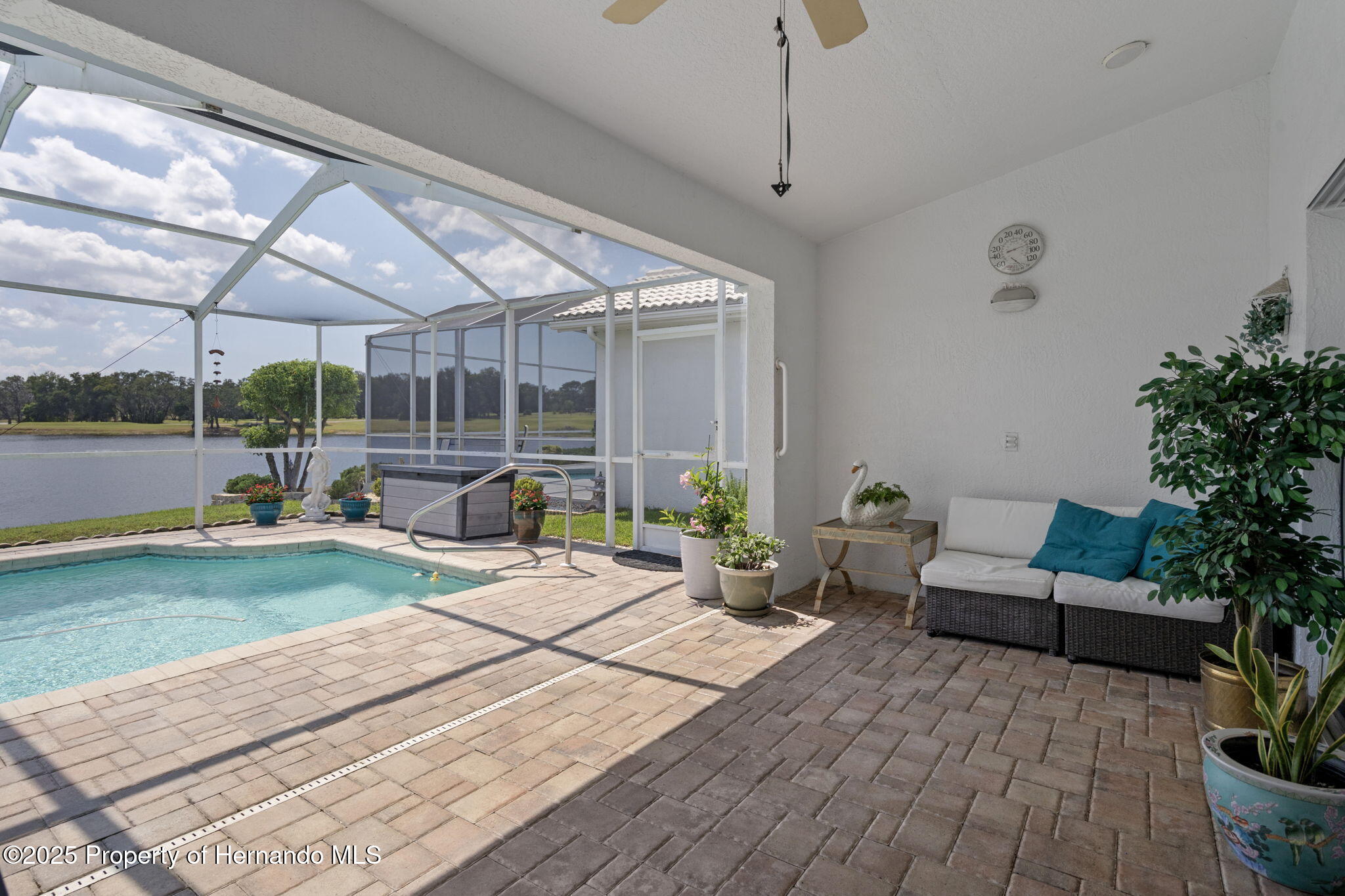 Weeki Wachee, Florida 34613, United States, 2 Bedrooms Bedrooms, ,2 BathroomsBathrooms,Residential,Pending,214229