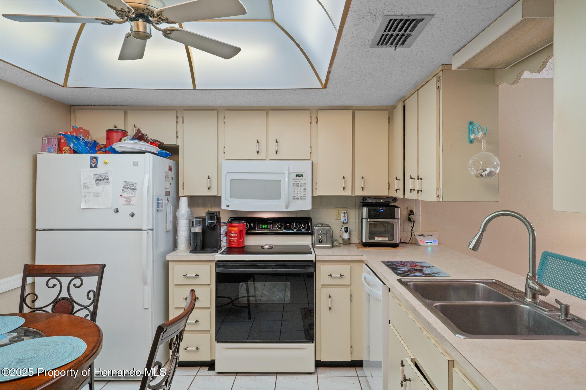 12505 Dearborn Drive, Hudson, Florida image 11