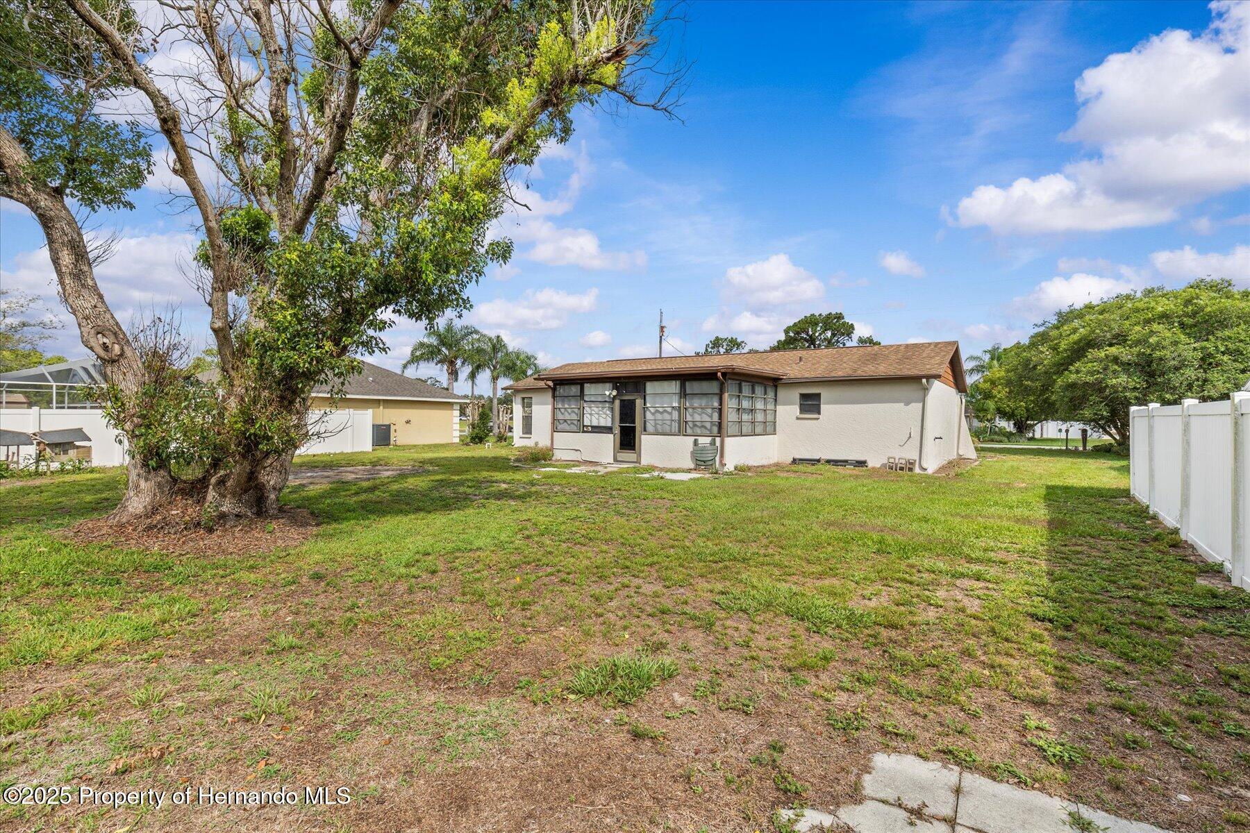 2450 Ambassador Avenue, Spring Hill, Florida image 28