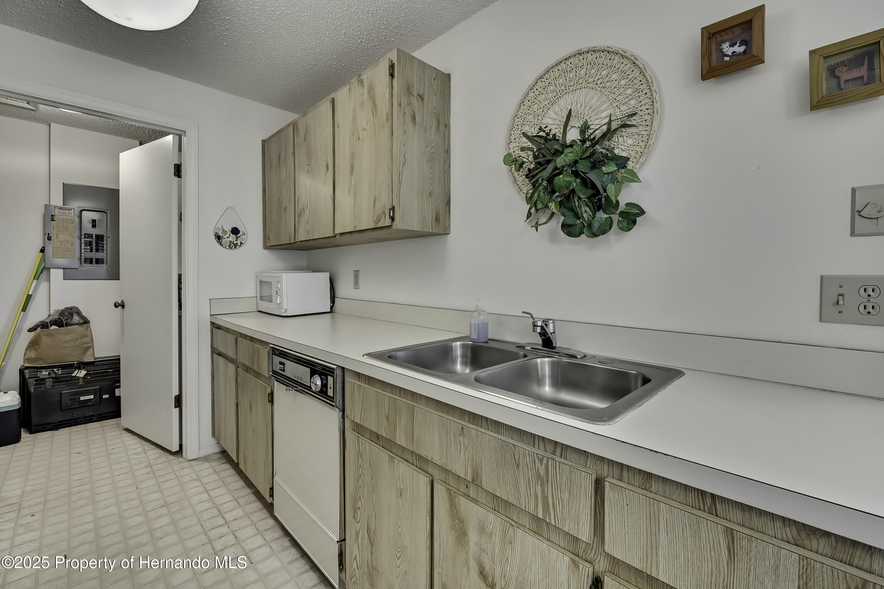7644 St Andrews Boulevard, Weeki Wachee, Florida image 11