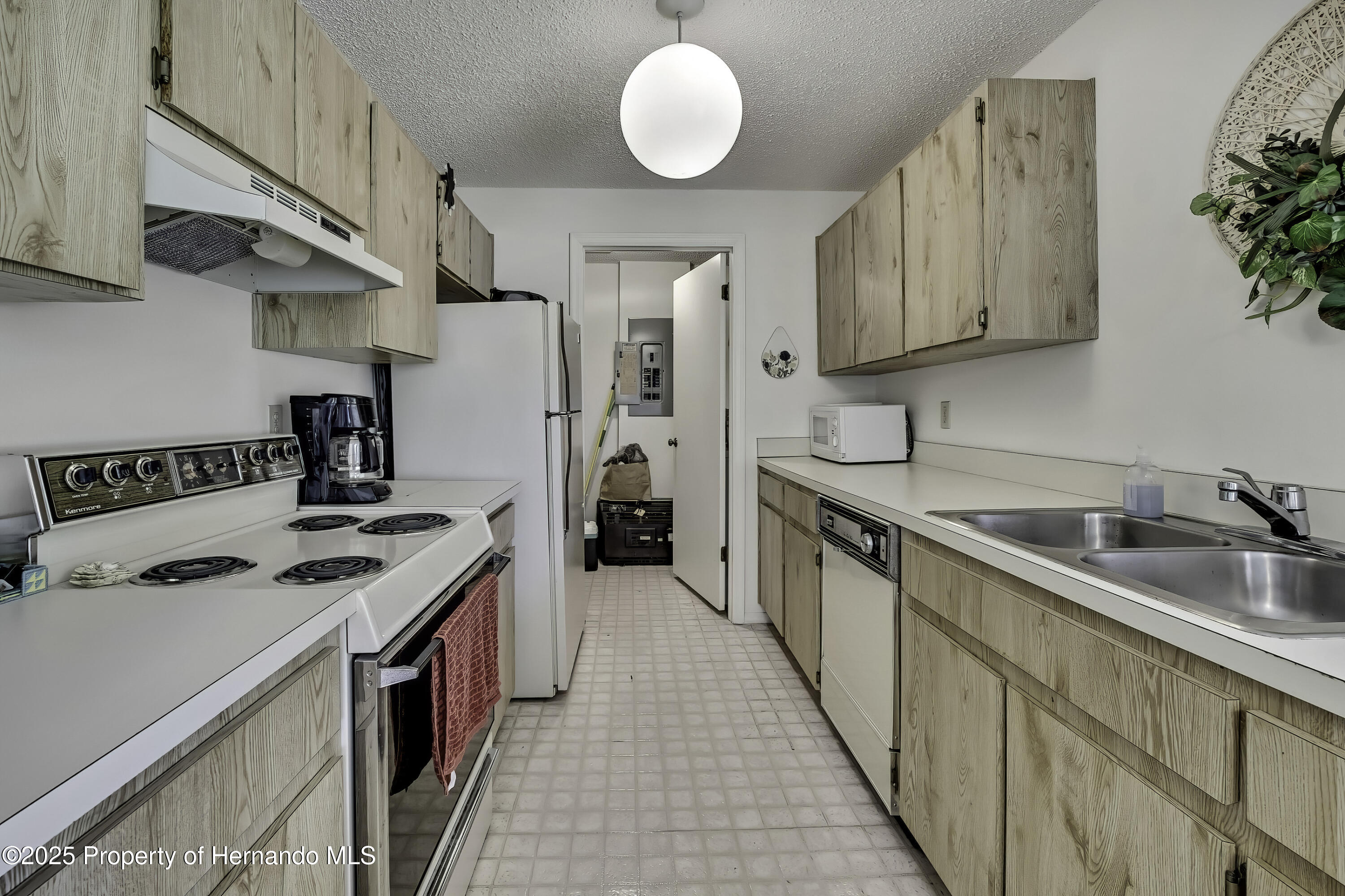 7644 St Andrews Boulevard, Weeki Wachee, Florida image 12