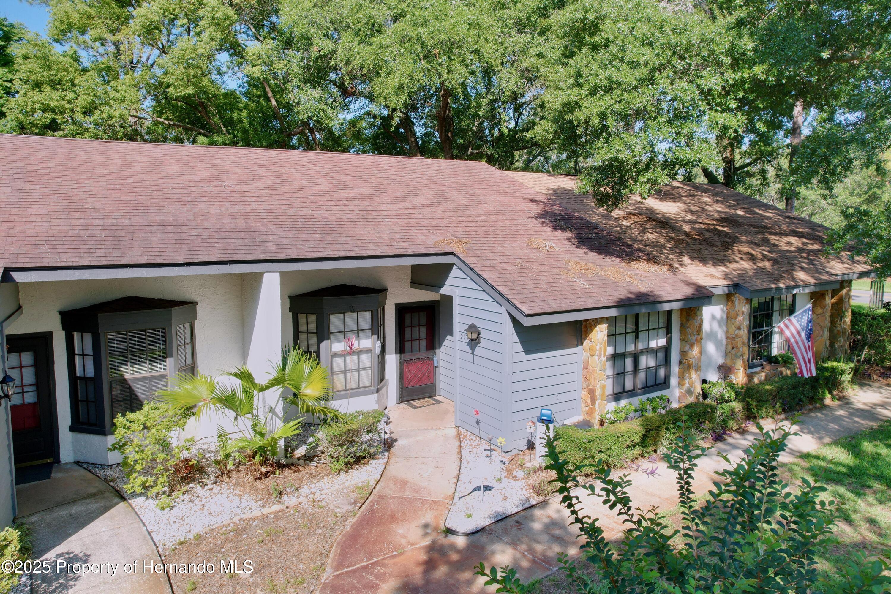 2139 Sea Pines Court, Spring Hill, Florida image 2