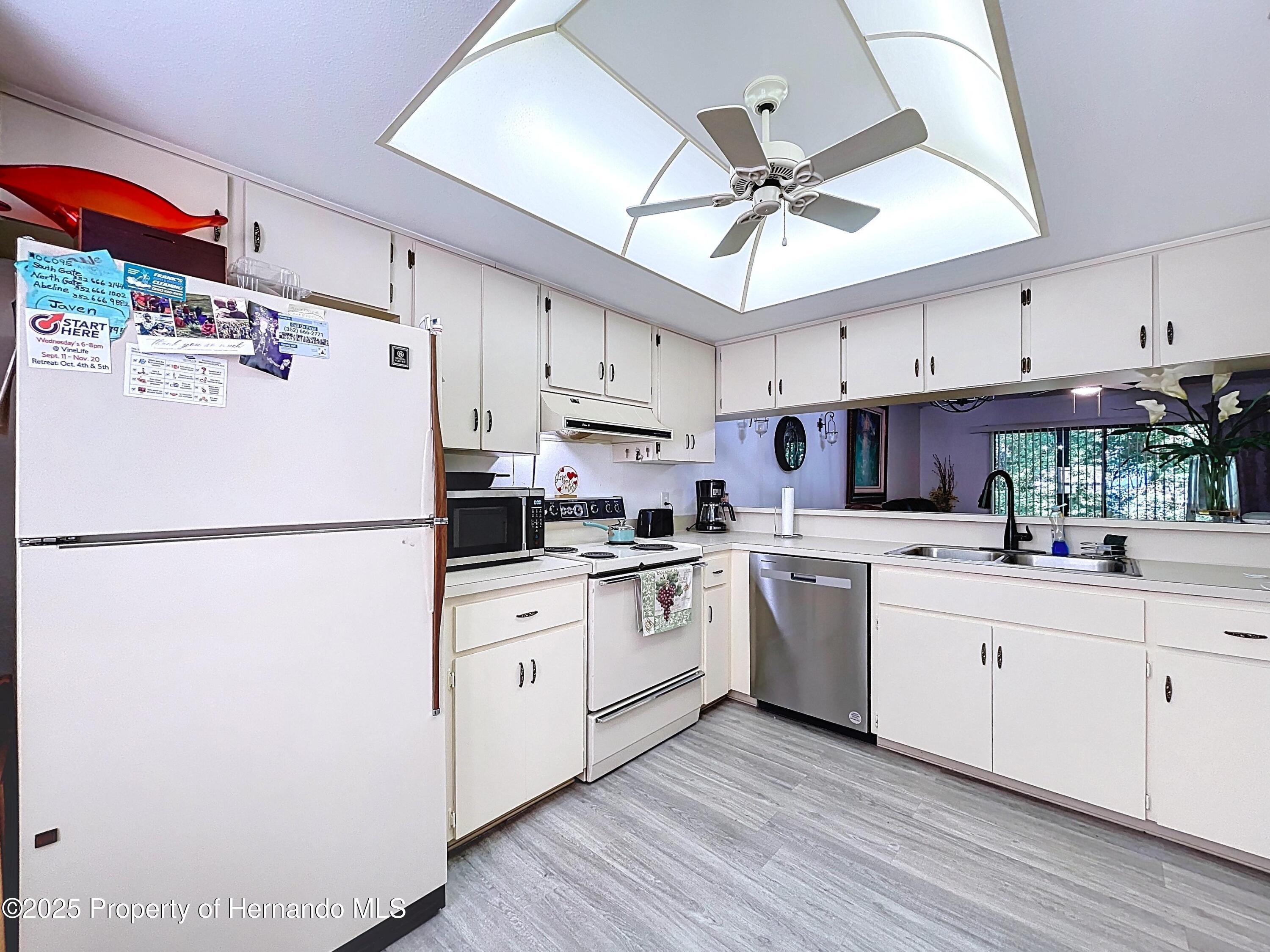 2139 Sea Pines Court, Spring Hill, Florida image 6