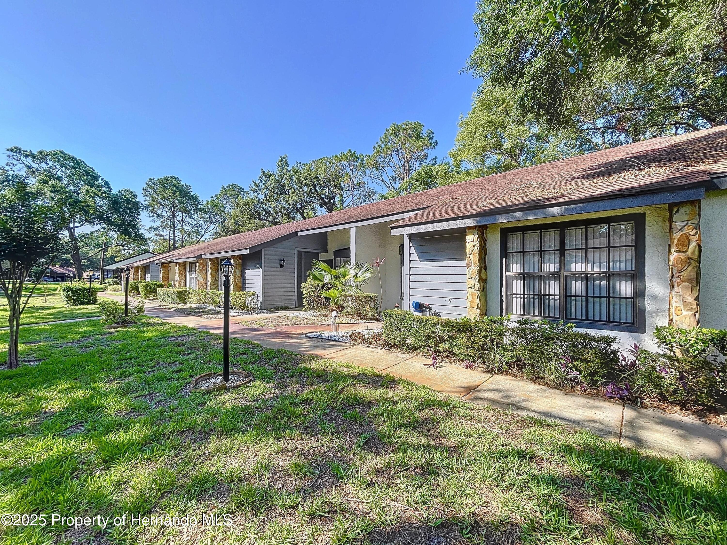 2139 Sea Pines Court, Spring Hill, Florida image 4