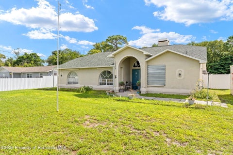 Homes For Sale - 12606 Litewood Drive<br/> Hudson, FL 34669
