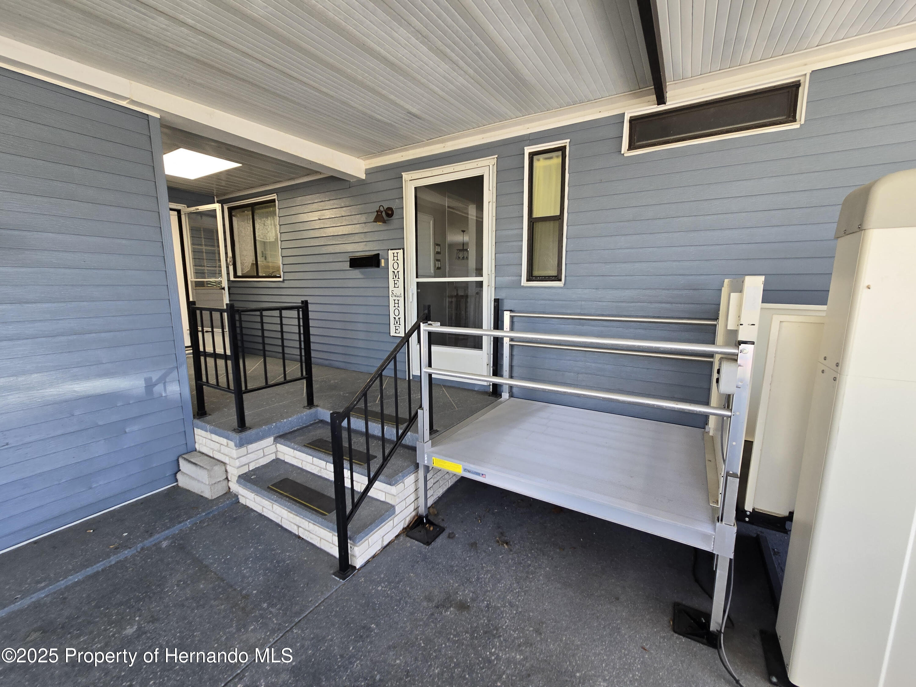 14049 Brookridge Boulevard, Brooksville, Florida image 2