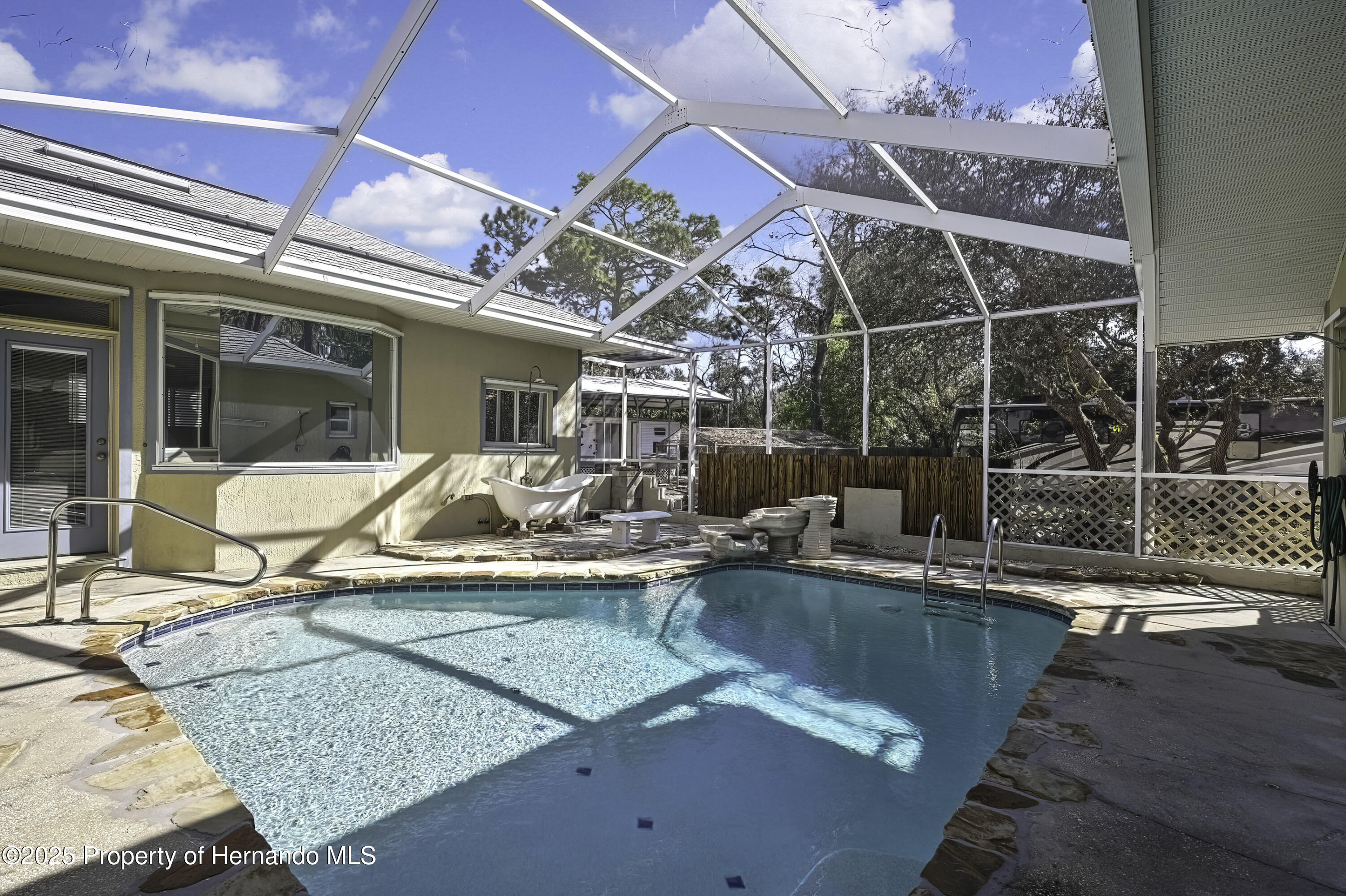 9019 Long Lake Avenue, Weeki Wachee, Florida image 9