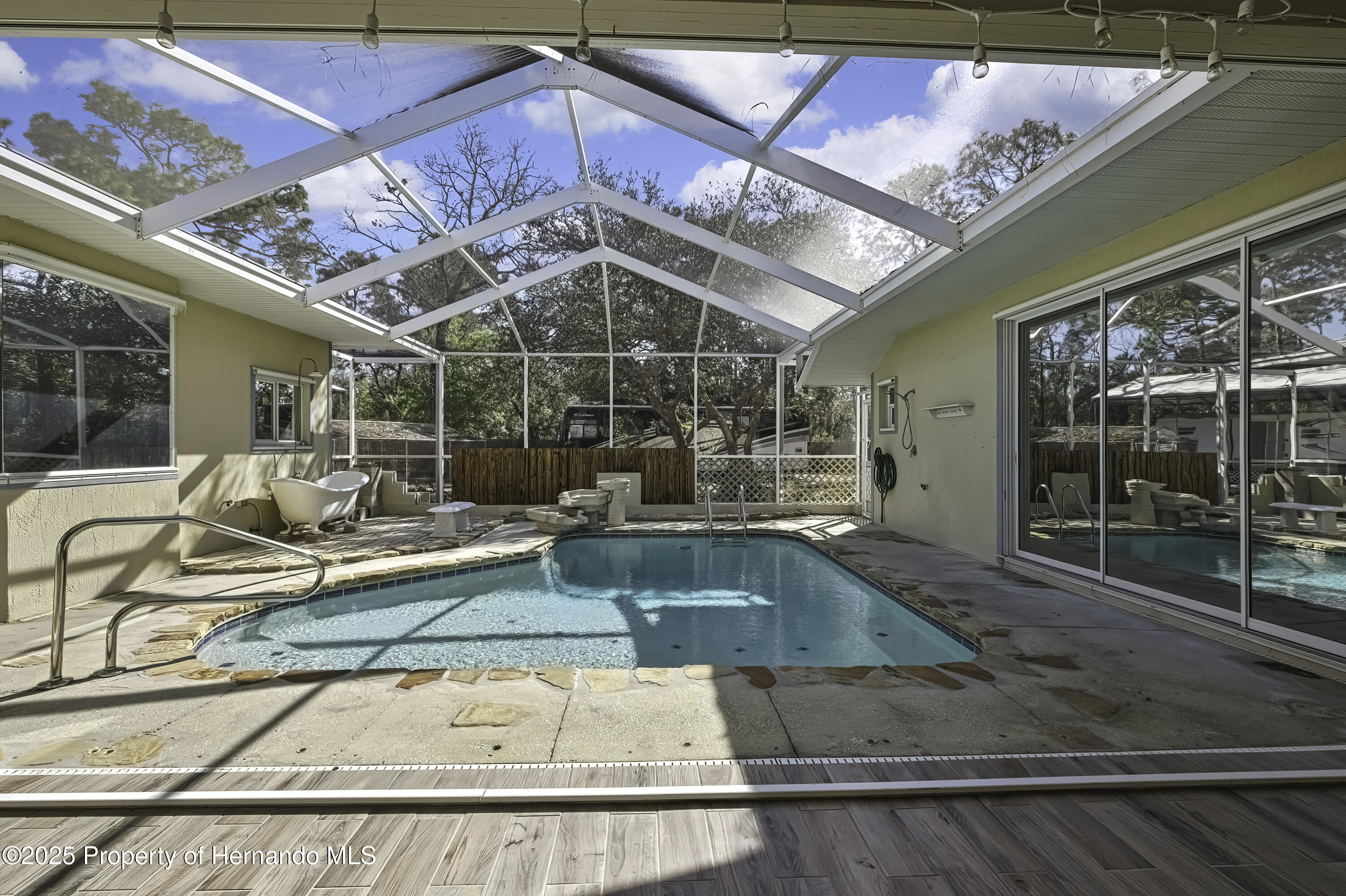 9019 Long Lake Avenue, Weeki Wachee, Florida image 8