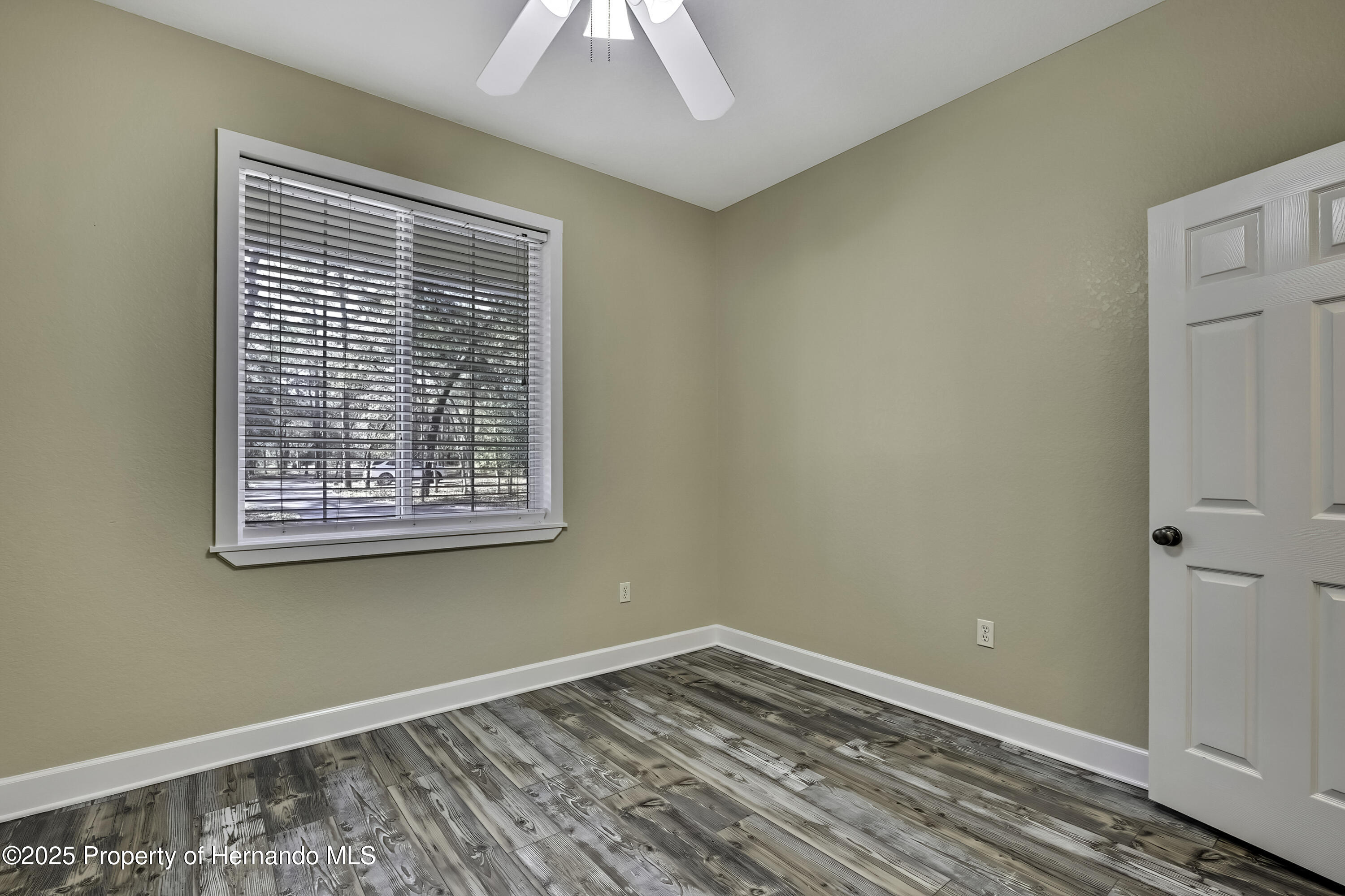 9019 Long Lake Avenue, Weeki Wachee, Florida image 39